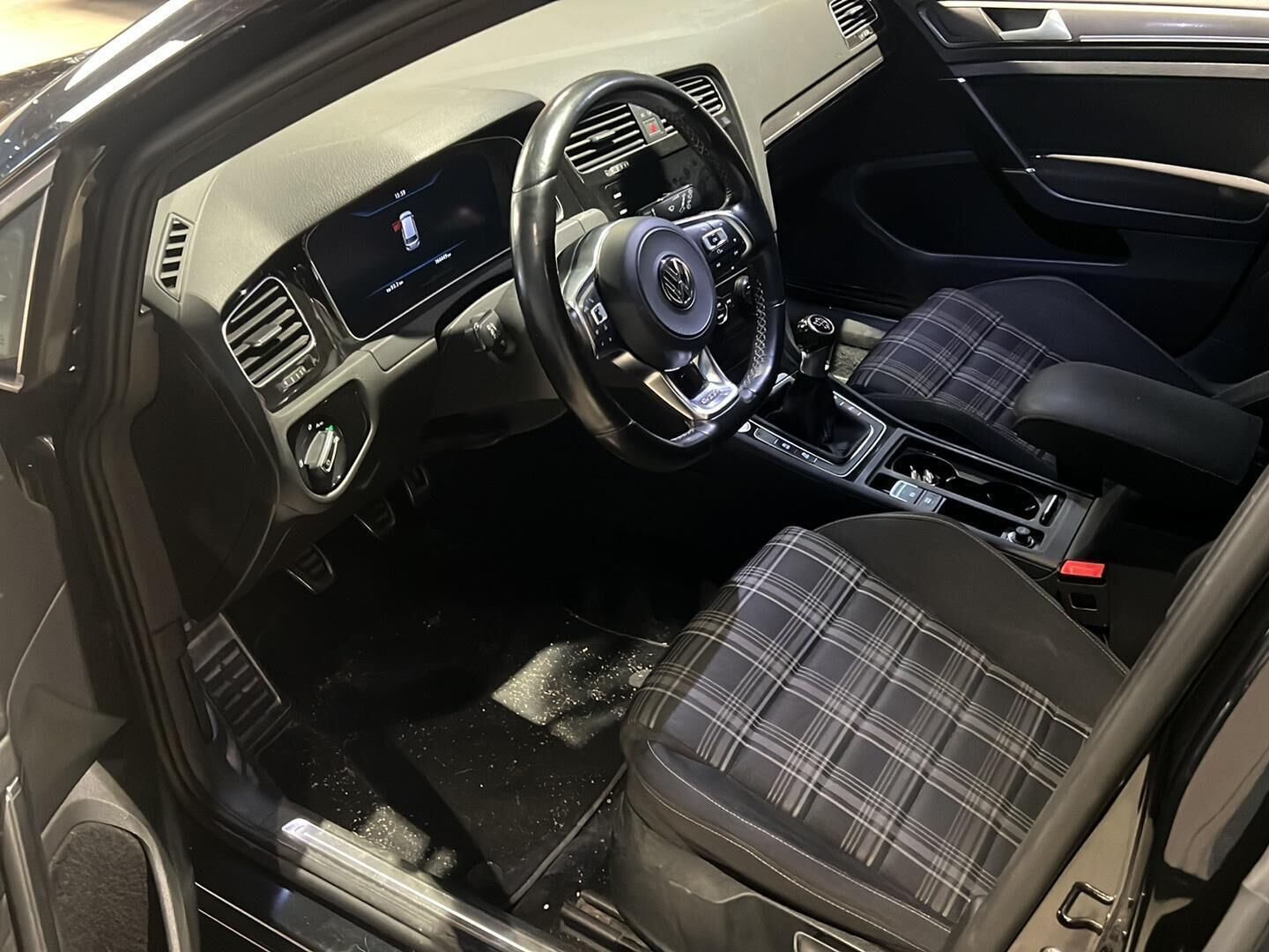 Volkswagen Golf 2017 Variant GTD 2,0 TDI 135 kW (184 hv) - Suomiauto / Webasto / Adapt.vakkari / Peruutuskamera / Digimittaristo / Vetokoukku / Keyless / Navi / LED / Juuri saapunut!