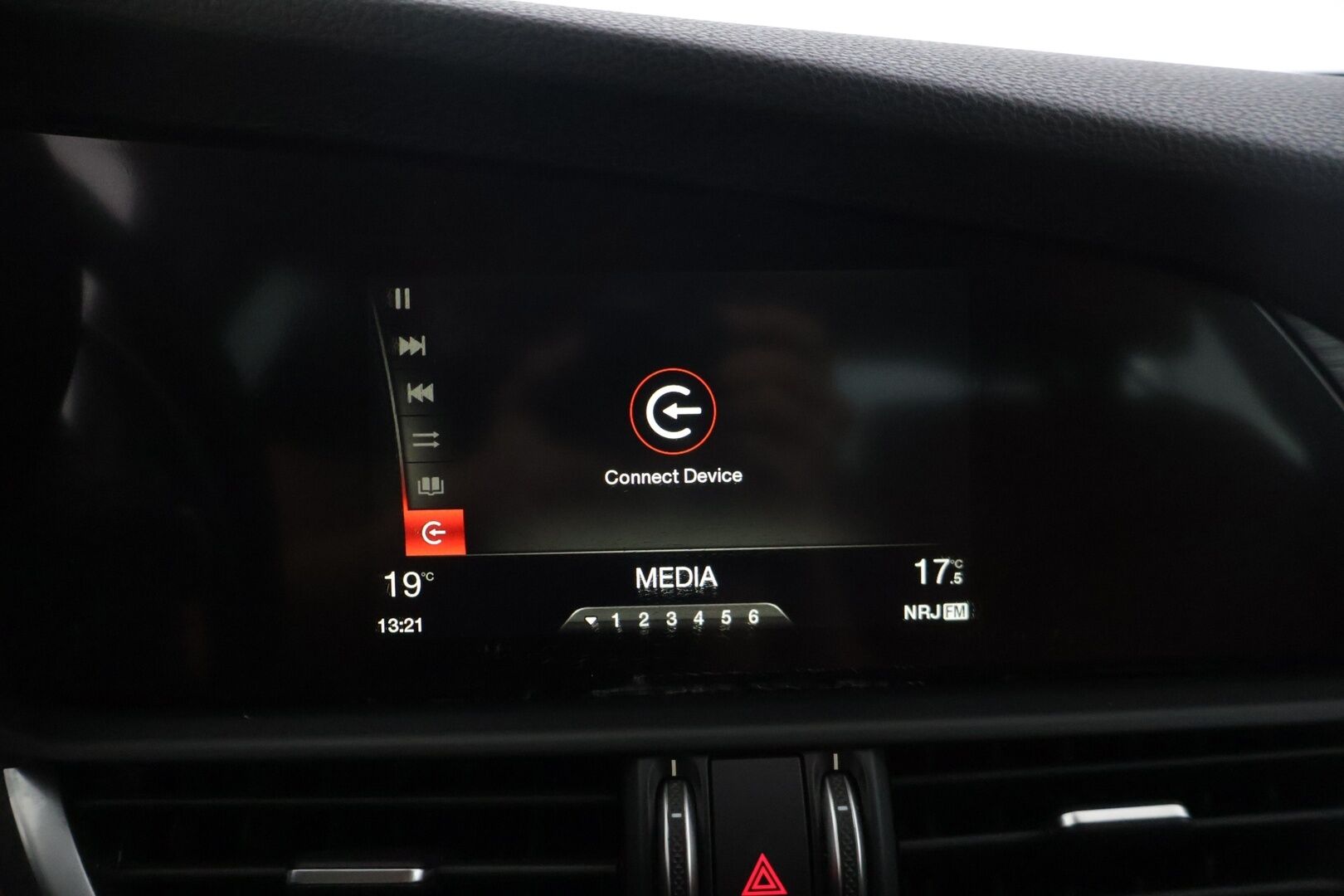 Alfa Romeo Giulia 2017 2,0 Bensiini 200hp AT8 Super - | Suomi-auto | Muistipenkit | Nahkasisusta | Keyless go | P.Tutkat |