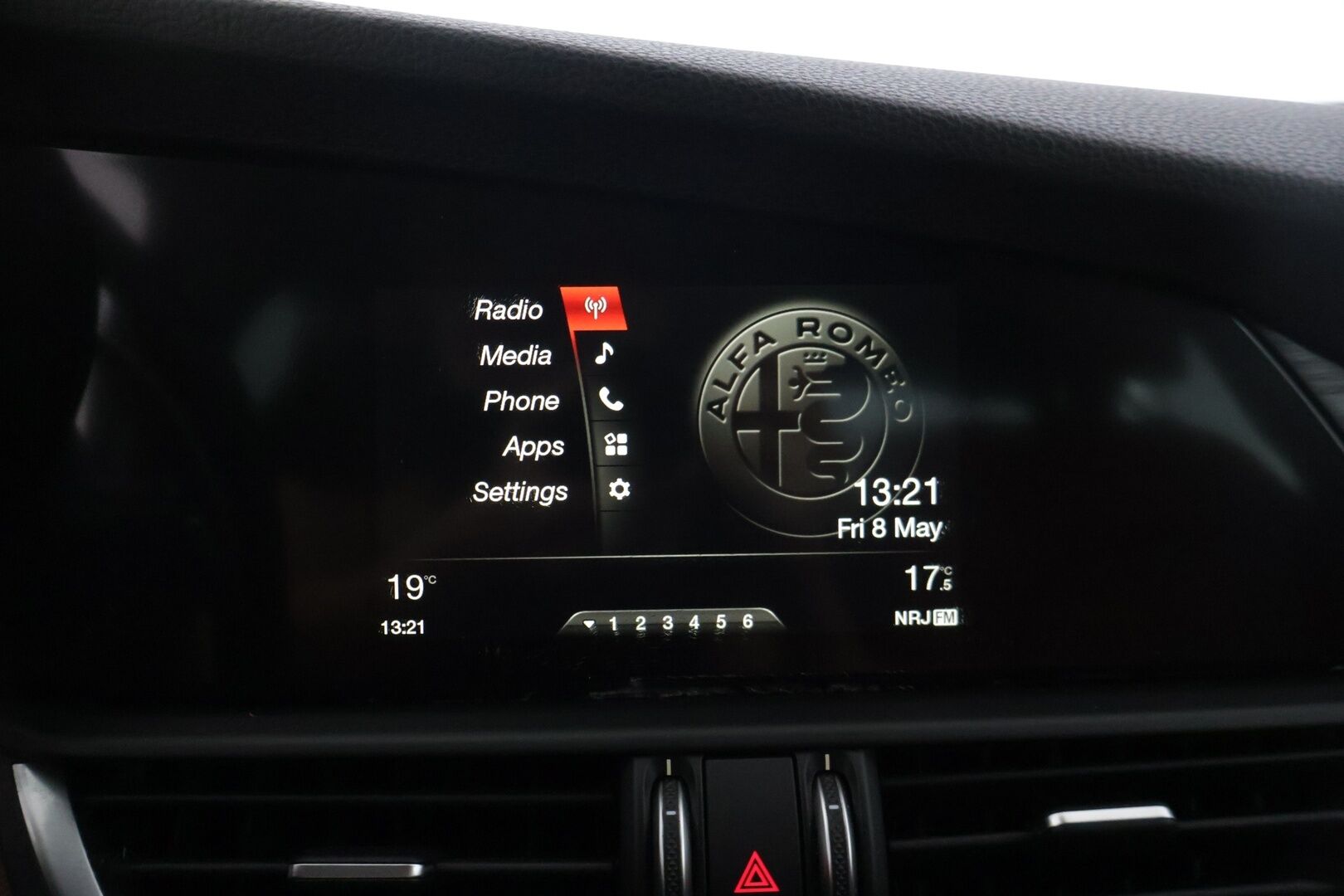 Alfa Romeo Giulia 2017 2,0 Bensiini 200hp AT8 Super - | Suomi-auto | Muistipenkit | Nahkasisusta | Keyless go | P.Tutkat |