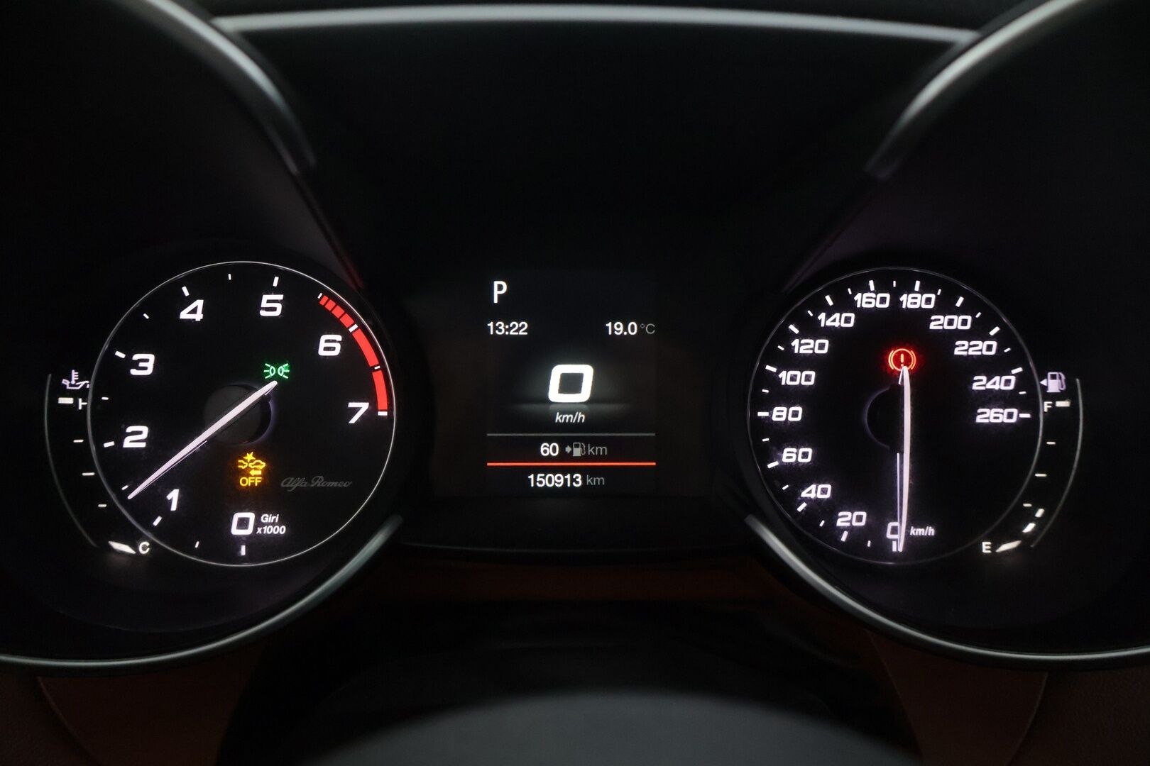 Alfa Romeo Giulia 2017 2,0 Bensiini 200hp AT8 Super - | Suomi-auto | Muistipenkit | Nahkasisusta | Keyless go | P.Tutkat |