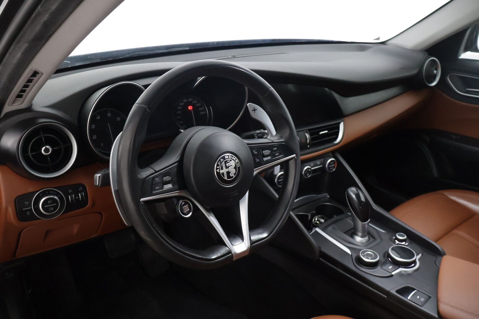 Alfa Romeo Giulia 2017 2,0 Bensiini 200hp AT8 Super - | Suomi-auto | Muistipenkit | Nahkasisusta | Keyless go | P.Tutkat |