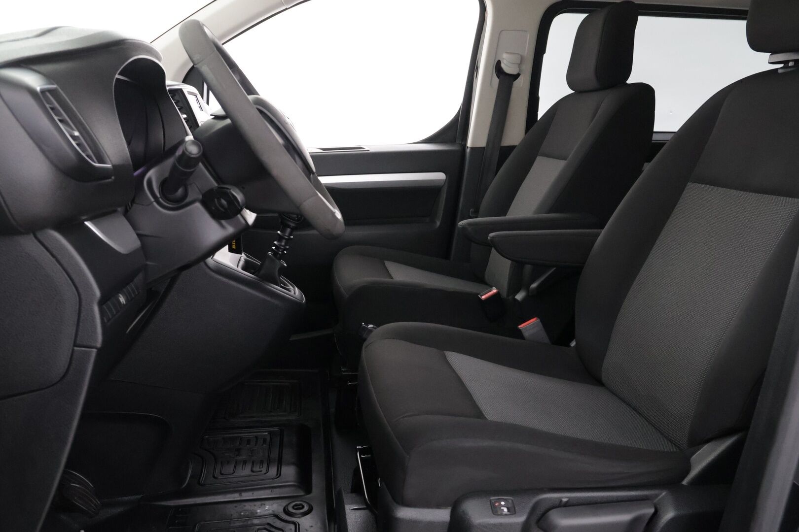 Toyota Proace Verso 2017 Active L1 1,6 D 115 - Vakkari / Kahdet renkaat / Hyvin huollettu / Vetokoukku - KORKO VAIN 3,99 %