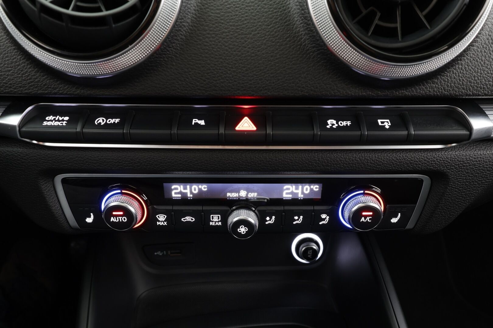 Audi A3 2017 Sportback Land of quattro Edition 2,0 TFSI 140 kW quattro S tronic * ACC / P.tutkat / Matrix LED / Webasto * - KeylessGo / Suomi-auto / Kahdet renkaat aluvanteilla - HULLU BLACKWEEK KORKOTARJOUS 2,49%