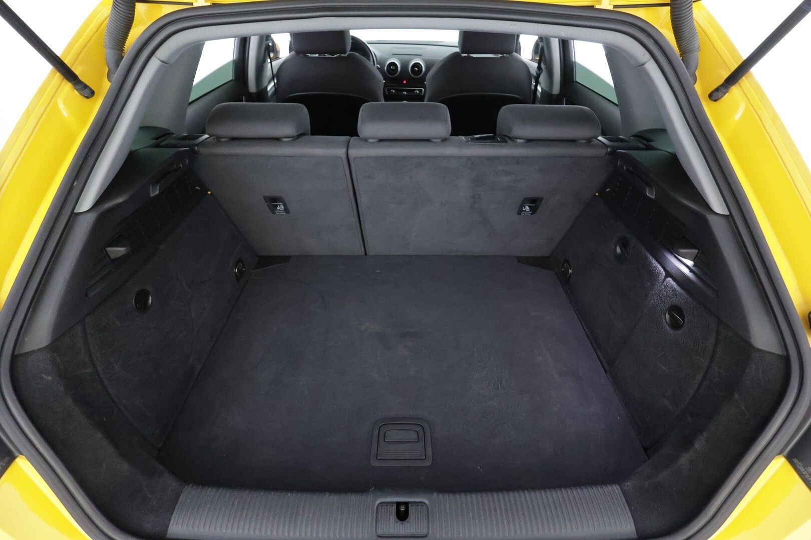 Audi A3 2017 Sportback Land of quattro Edition 2,0 TFSI 140 kW quattro S tronic * ACC / P.tutkat / Matrix LED / Webasto * - KeylessGo / Suomi-auto / Kahdet renkaat aluvanteilla - HULLU BLACKWEEK KORKOTARJOUS 2,49%