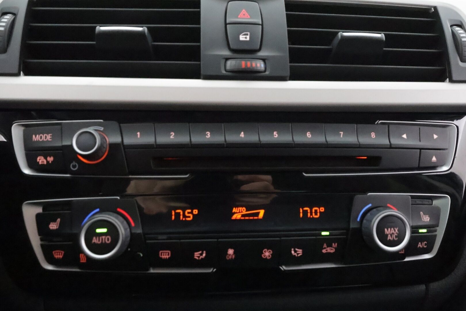 BMW 320 2017 F30 Sedan 320i A xDrive Business Exclusive Edition * Lohkolämmitin / Koukku / LED / P.Tutkat / Sportnahat / Vakkari / Navi * - Suomi-auto / Kahdet renkaat aluvanteilla - HULLUT AVAJAISHULINAT KORKOTARJOUS 3,29 %