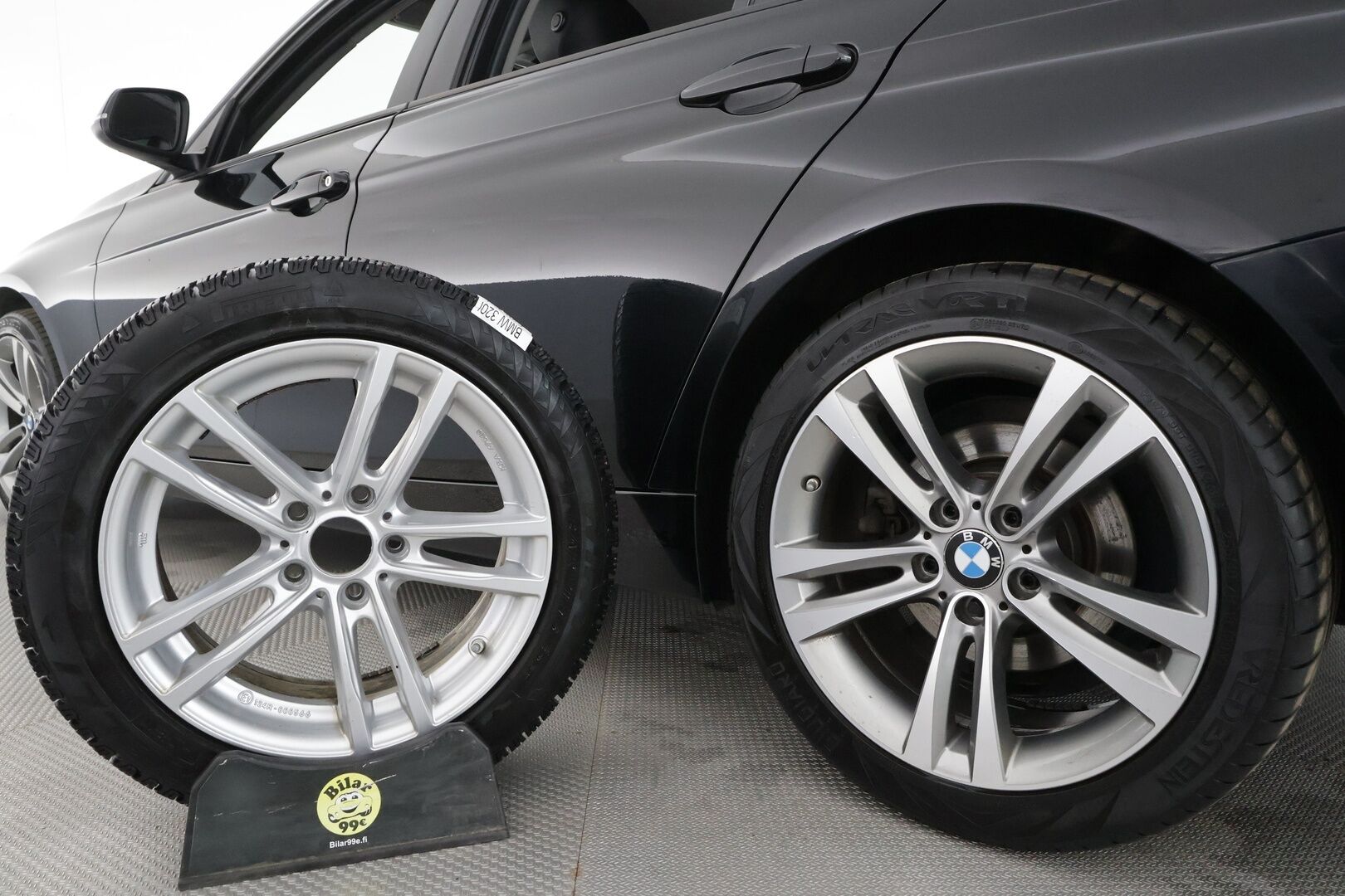 BMW 320 2017 F30 Sedan 320i A xDrive Business Exclusive Edition * Lohkolämmitin / Koukku / LED / P.Tutkat / Sportnahat / Vakkari / Navi * - Suomi-auto / Kahdet renkaat aluvanteilla - HULLUT AVAJAISHULINAT KORKOTARJOUS 3,29 %