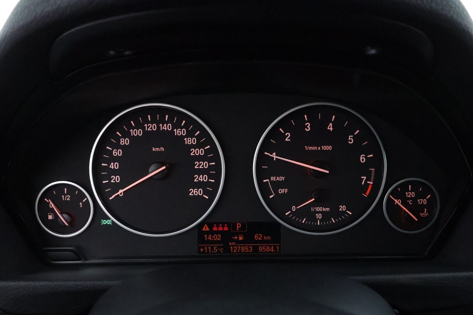 BMW 320 2017 F30 Sedan 320i A xDrive Business Exclusive Edition * Lohkolämmitin / Koukku / LED / P.Tutkat / Sportnahat / Vakkari / Navi * - Suomi-auto / Kahdet renkaat aluvanteilla - HULLUT AVAJAISHULINAT KORKOTARJOUS 3,29 %