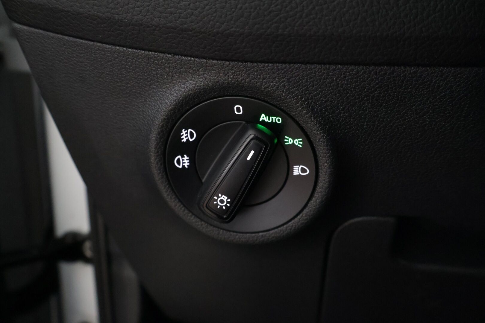 Skoda Kodiaq 2017 1,4 TSI ACT Ambition DSG Autom. / Webasto / Koukku / Tutkat / Sähkökontti - Suomi auto / Vakionopeudensäädin / AppleCarPlay / LED ajovalot / Lämmitettävä ohjauspyörä