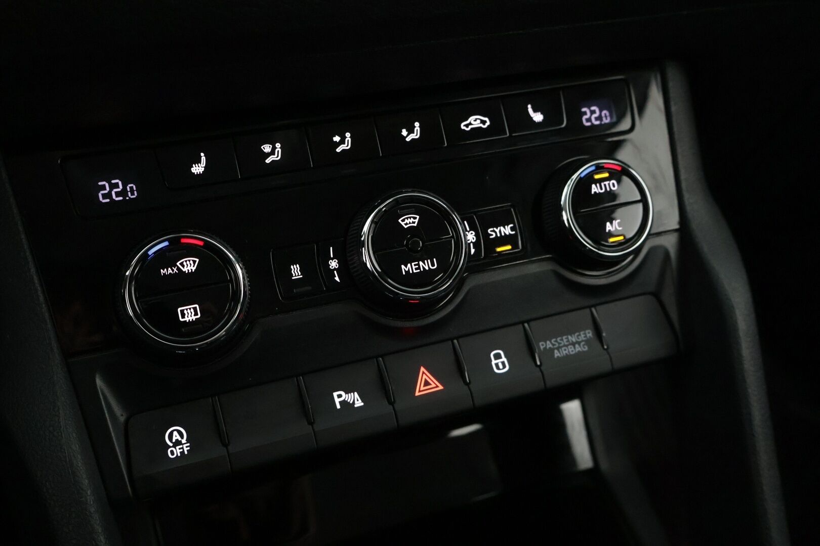 Skoda Kodiaq 2017 1,4 TSI ACT Ambition DSG Autom. / Webasto / Koukku / Tutkat / Sähkökontti - Suomi auto / Vakionopeudensäädin / AppleCarPlay / LED ajovalot / Lämmitettävä ohjauspyörä