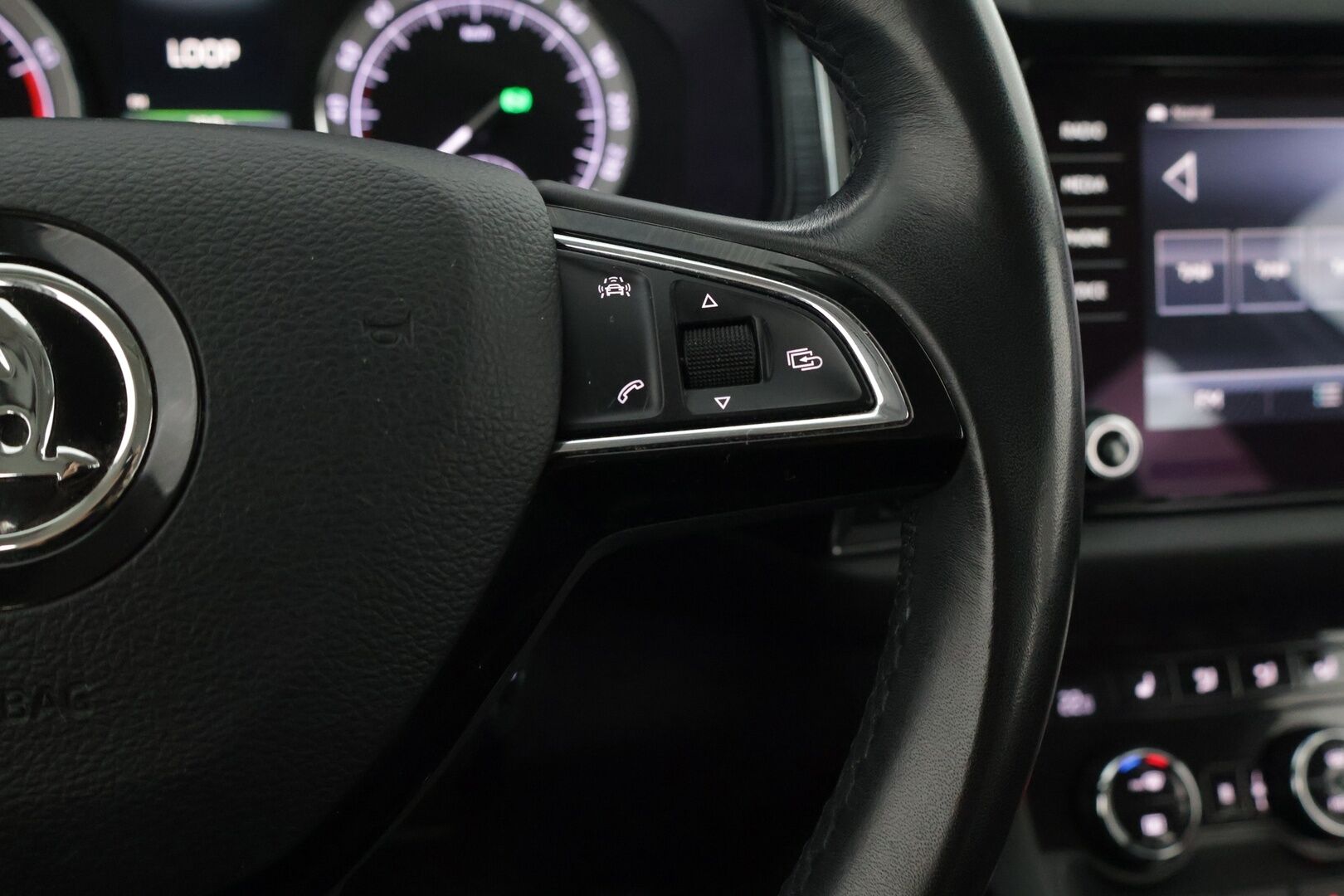 Skoda Kodiaq 2017 1,4 TSI ACT Ambition DSG Autom. / Webasto / Koukku / Tutkat / Sähkökontti - Suomi auto / Vakionopeudensäädin / AppleCarPlay / LED ajovalot / Lämmitettävä ohjauspyörä