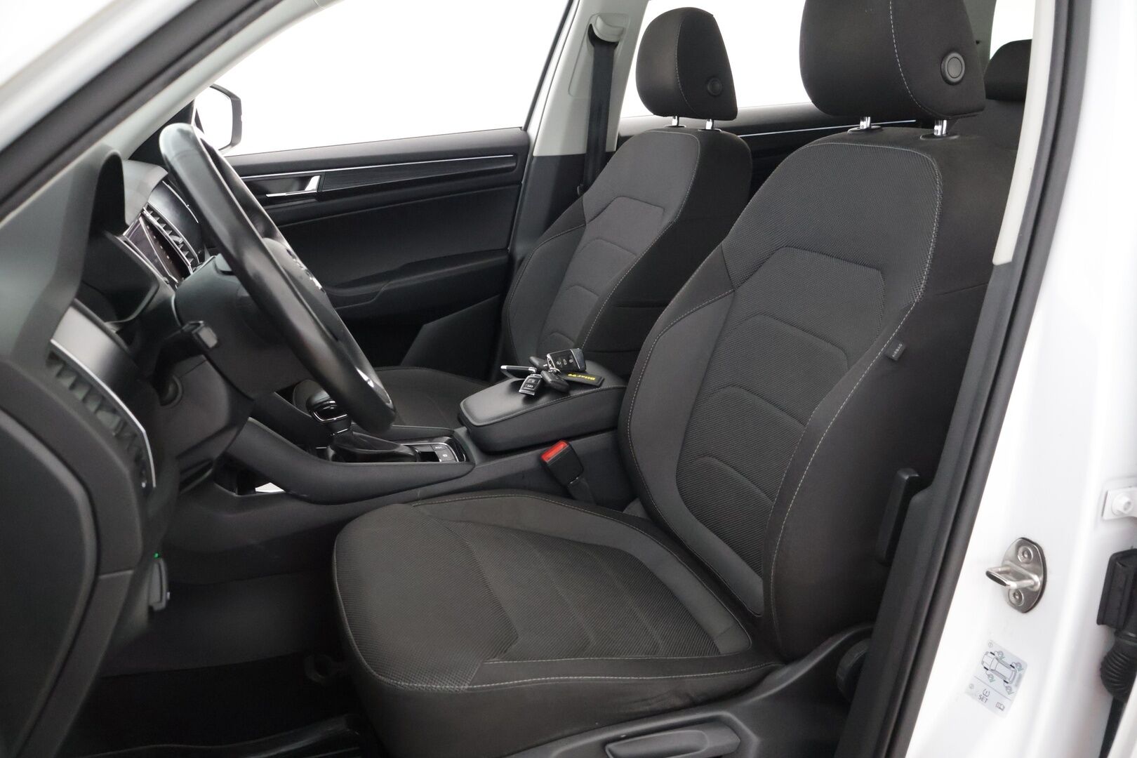 Skoda Kodiaq 2017 1,4 TSI ACT Ambition DSG Autom. / Webasto / Koukku / Tutkat / Sähkökontti - Suomi auto / Vakionopeudensäädin / AppleCarPlay / LED ajovalot / Lämmitettävä ohjauspyörä