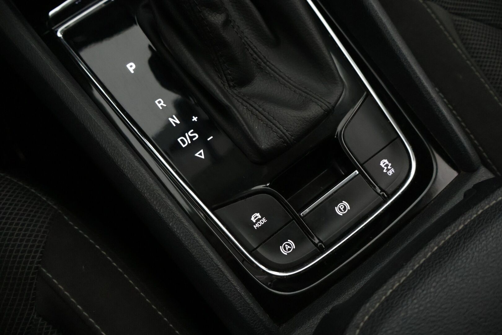 Skoda Kodiaq 2017 1,4 TSI ACT Ambition DSG Autom. / Webasto / Koukku / Tutkat / Sähkökontti - Suomi auto / Vakionopeudensäädin / AppleCarPlay / LED ajovalot / Lämmitettävä ohjauspyörä