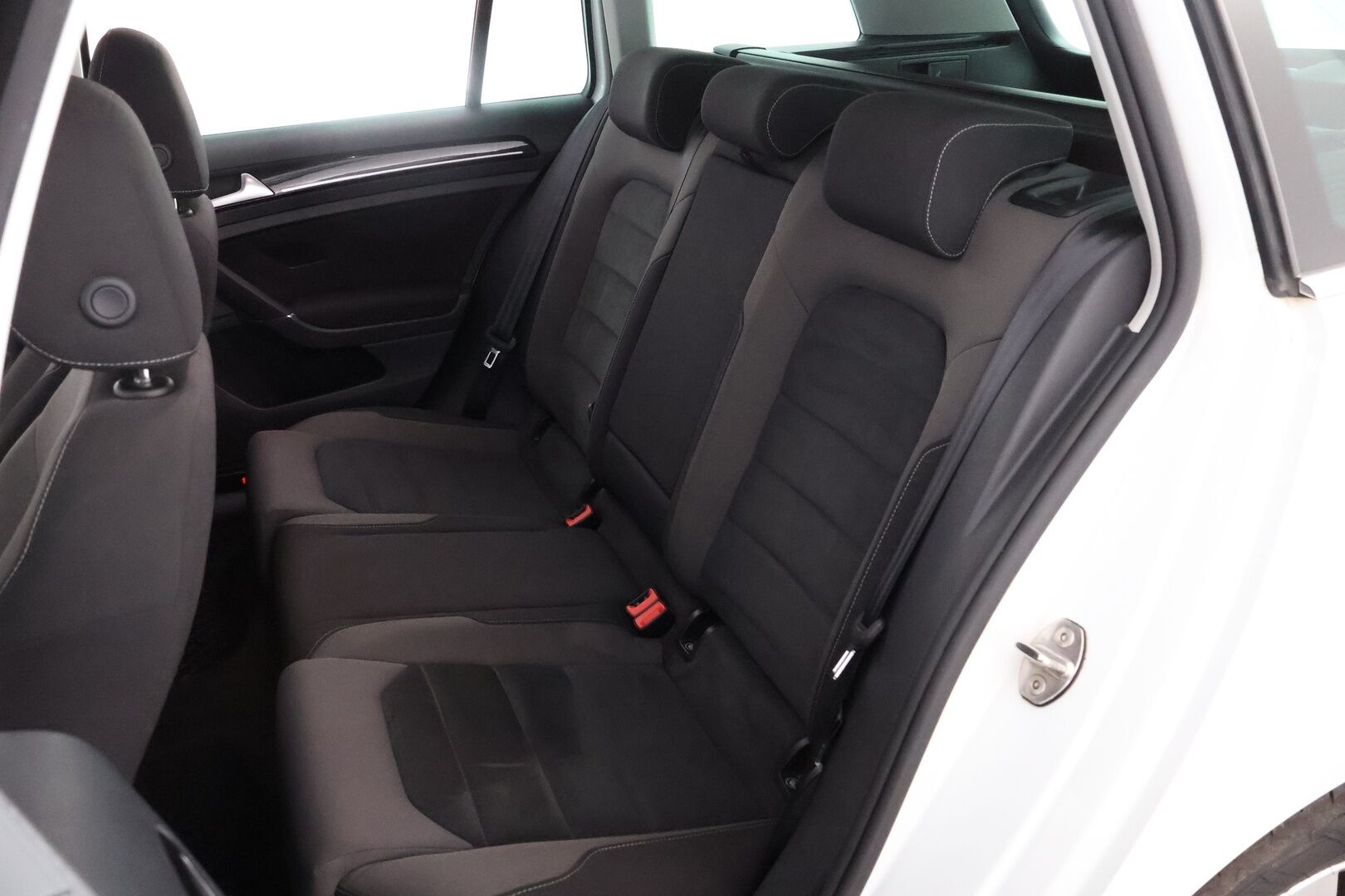 Volkswagen Golf 2017 Variant Highline 2,0 TDI 110 kW (150 hv) DSG-automaatti - Suomiauto / Webasto / Adapt.Vakkari / Peruutuskamera / Kangas-Alcantara / Digimittaristo / KeylessGo / Apple&Android / Hyvät Varusteet!