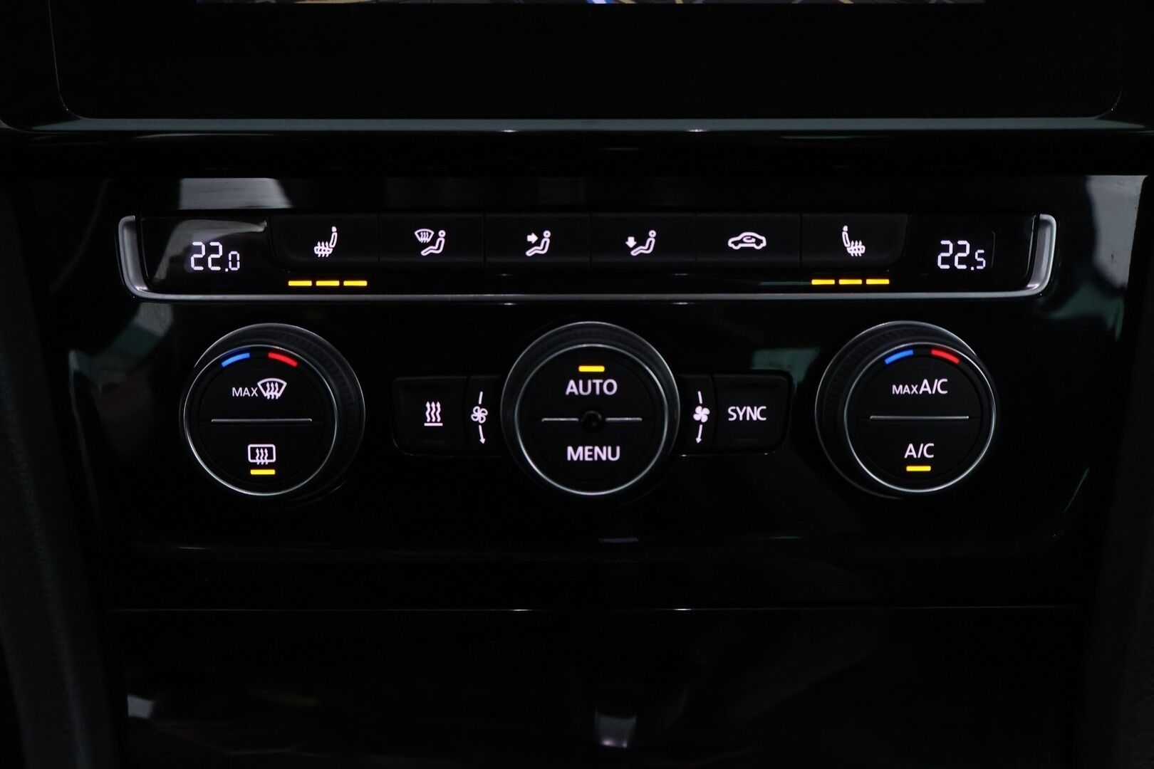 Volkswagen Golf 2017 Variant Highline 2,0 TDI 110 kW (150 hv) DSG-automaatti - Suomiauto / Webasto / Adapt.Vakkari / Peruutuskamera / Kangas-Alcantara / Digimittaristo / KeylessGo / Apple&Android / Hyvät Varusteet!