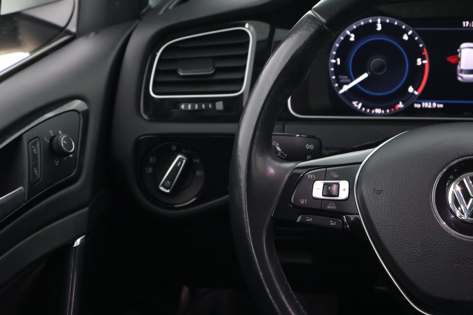 Volkswagen Golf 2017 Variant Highline 2,0 TDI 110 kW (150 hv) DSG-automaatti - Suomiauto / Webasto / Adapt.Vakkari / Peruutuskamera / Kangas-Alcantara / Digimittaristo / KeylessGo / Apple&Android / Hyvät Varusteet!