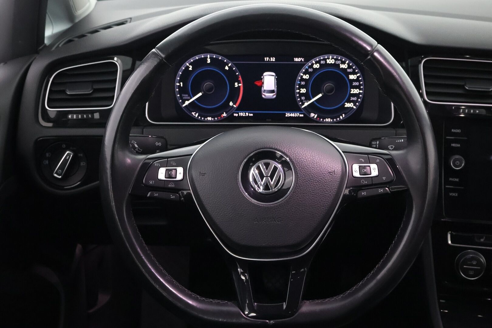 Volkswagen Golf 2017 Variant Highline 2,0 TDI 110 kW (150 hv) DSG-automaatti - Suomiauto / Webasto / Adapt.Vakkari / Peruutuskamera / Kangas-Alcantara / Digimittaristo / KeylessGo / Apple&Android / Hyvät Varusteet!