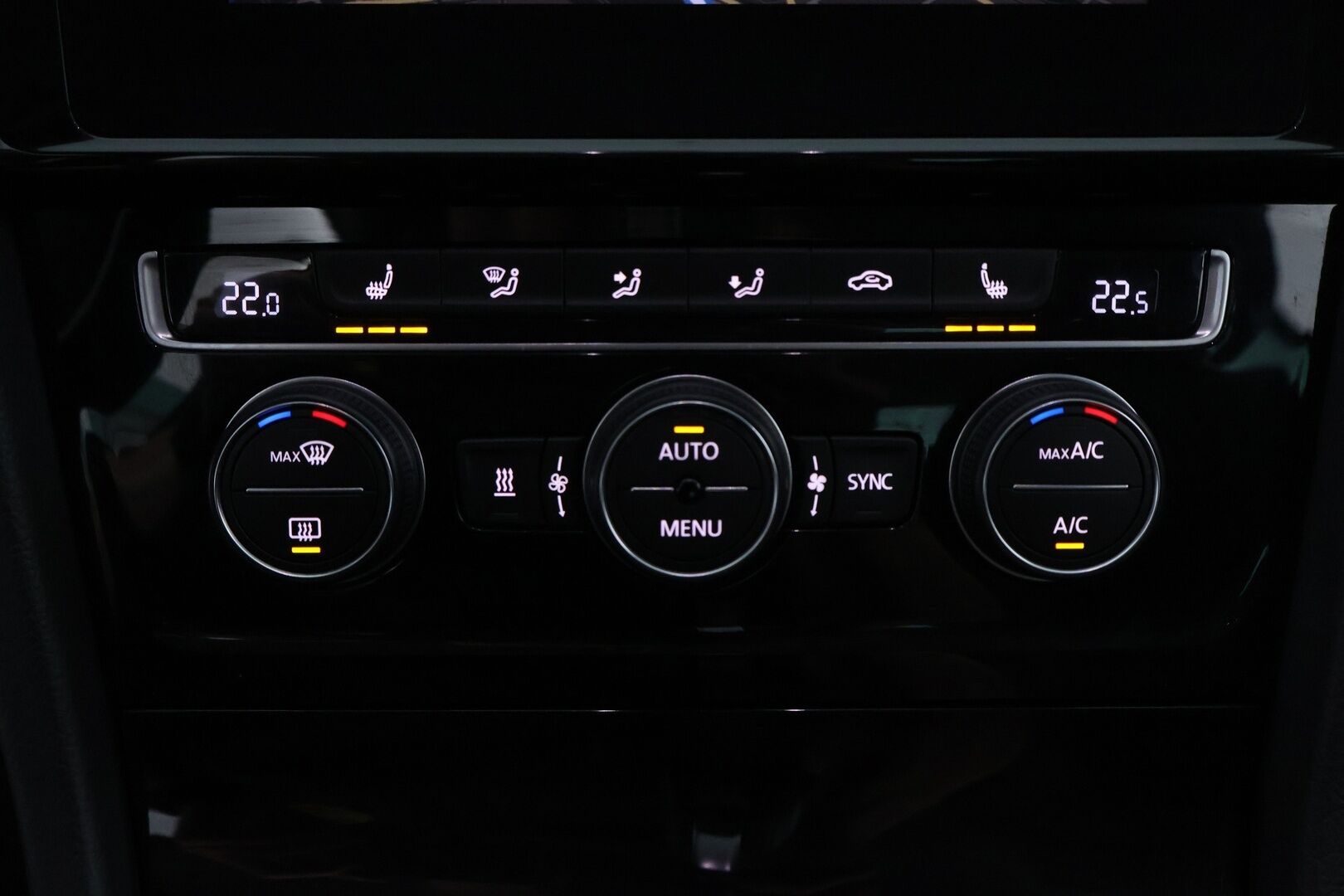 Volkswagen Golf 2017 Variant Highline 2,0 TDI 110 kW (150 hv) DSG-automaatti - Suomiauto / Webasto / Adapt.Vakkari / Peruutuskamera / Kangas-Alcantara / Digimittaristo / KeylessGo / Apple&Android / Hyvät Varusteet!