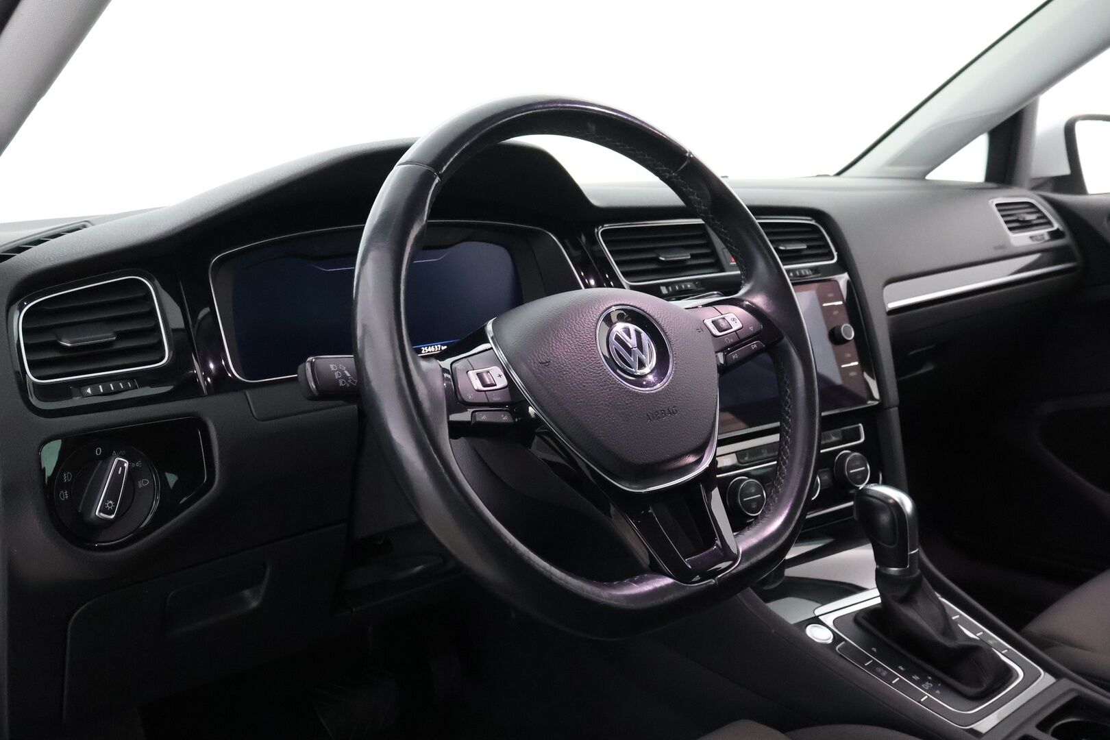 Volkswagen Golf 2017 Variant Highline 2,0 TDI 110 kW (150 hv) DSG-automaatti - Suomiauto / Webasto / Adapt.Vakkari / Peruutuskamera / Kangas-Alcantara / Digimittaristo / KeylessGo / Apple&Android / Hyvät Varusteet!