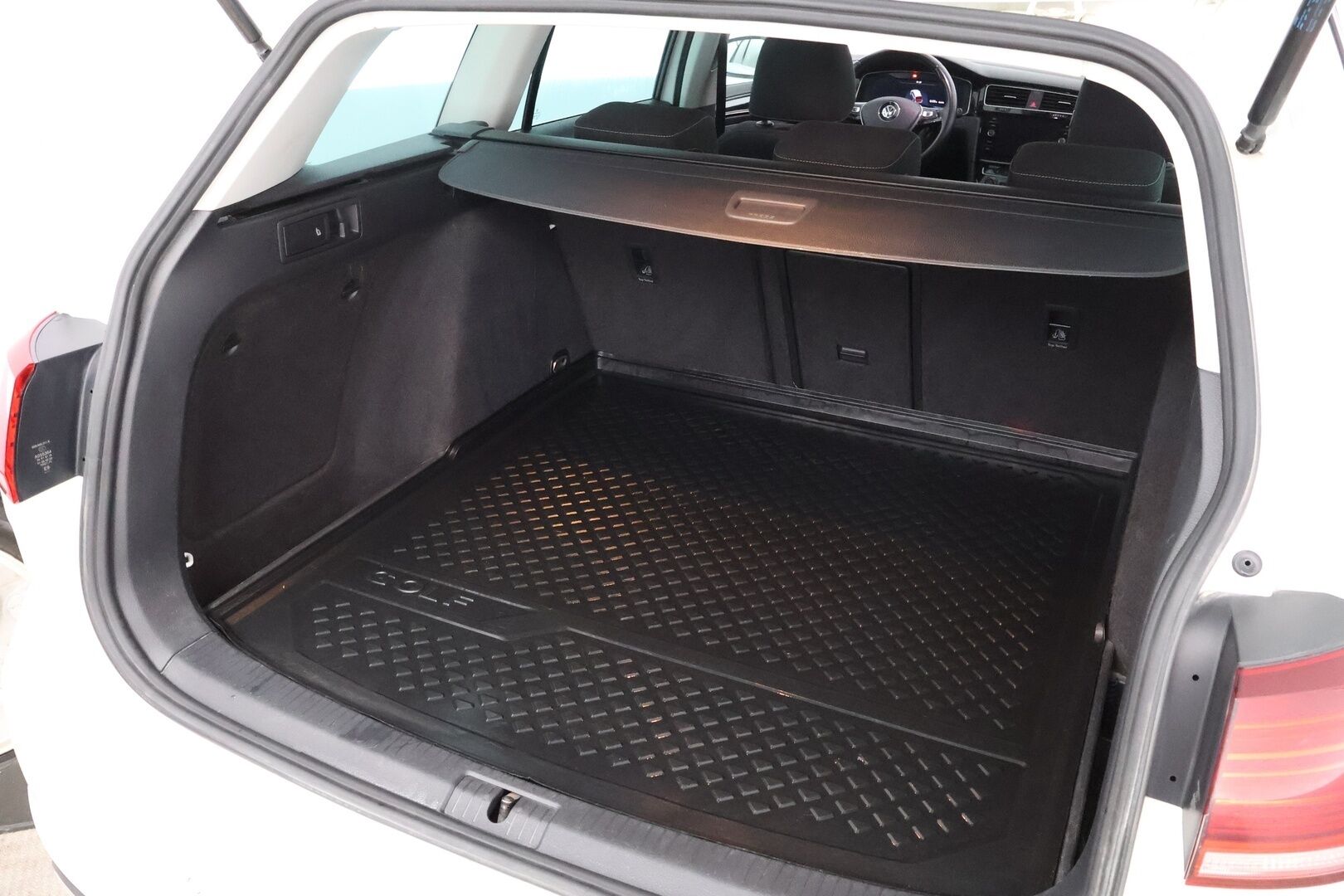Volkswagen Golf 2017 Variant Highline 2,0 TDI 110 kW (150 hv) DSG-automaatti - Suomiauto / Webasto / Adapt.Vakkari / Peruutuskamera / Kangas-Alcantara / Digimittaristo / KeylessGo / Apple&Android / Hyvät Varusteet!