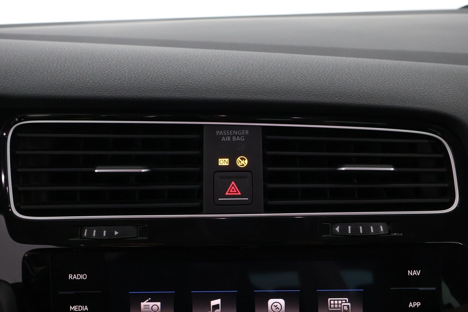 Volkswagen Golf 2017 Variant Highline 2,0 TDI 110 kW (150 hv) DSG-automaatti - Suomiauto / Webasto / Adapt.Vakkari / Peruutuskamera / Kangas-Alcantara / Digimittaristo / KeylessGo / Apple&Android / Hyvät Varusteet!