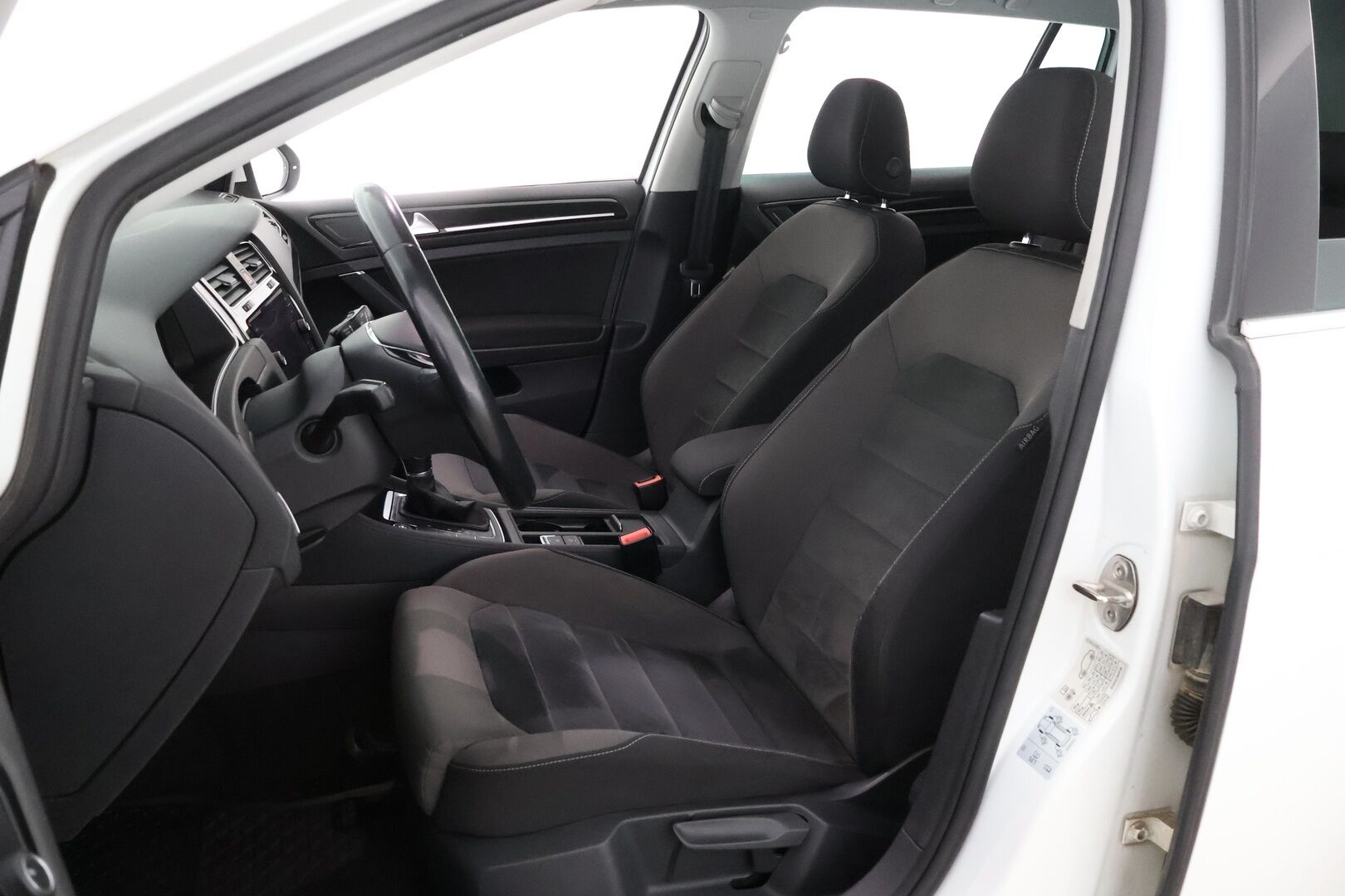 Volkswagen Golf 2017 Variant Highline 2,0 TDI 110 kW (150 hv) DSG-automaatti - Suomiauto / Webasto / Adapt.Vakkari / Peruutuskamera / Kangas-Alcantara / Digimittaristo / KeylessGo / Apple&Android / Hyvät Varusteet!