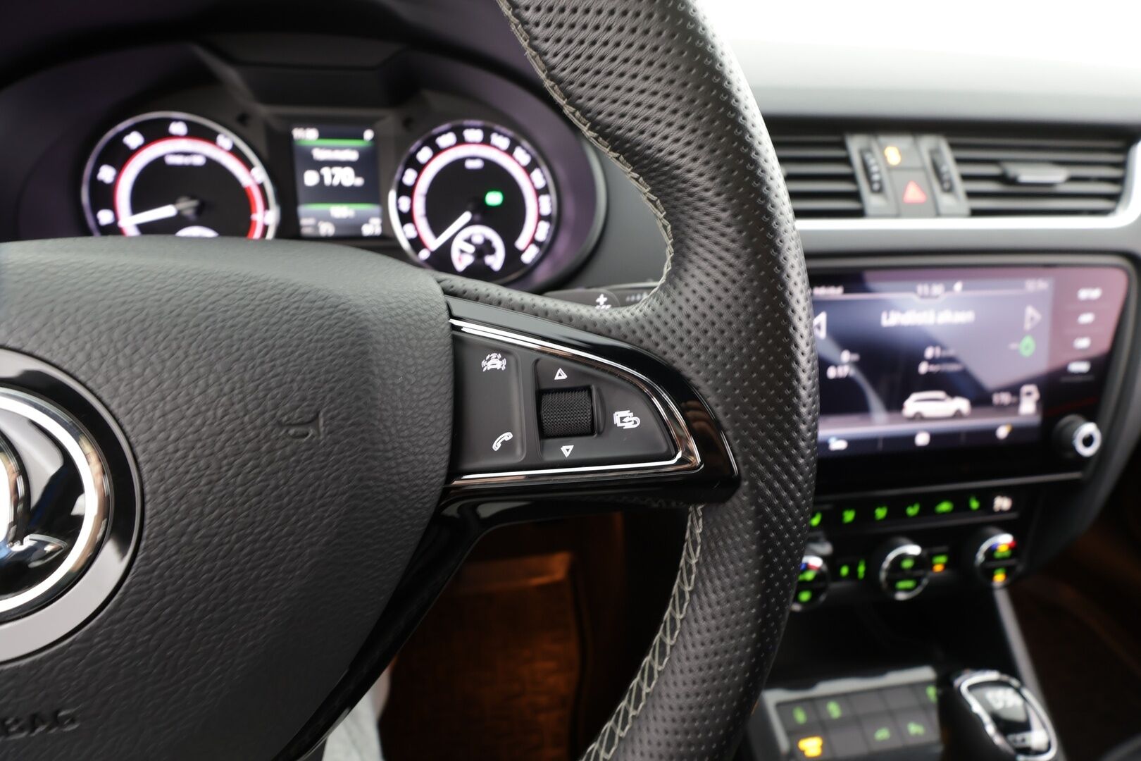 Skoda Octavia 2018 Combi 2,0 TSI RS DSG Autom. * Facelift / Webasto / Adapt.Vakkari / Peruutuskamera / LED / BLIS / KeylessGo - Suomi-auto / Kahdet renkaat - HULLUT JOULUT KORKOTARJOUS 2,49% 