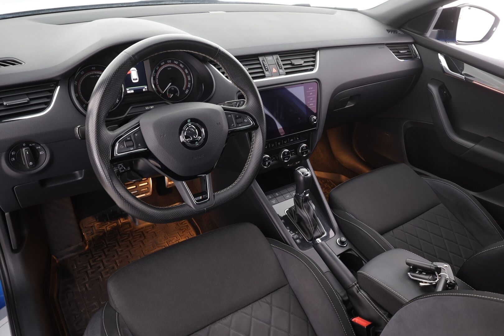 Skoda Octavia 2018 Combi 2,0 TSI RS DSG * Facelift / Webasto / ACC / LED / P.Kamera / Katveavustin / KeylessGO * - Suomi-auto / Kahdet renkaat