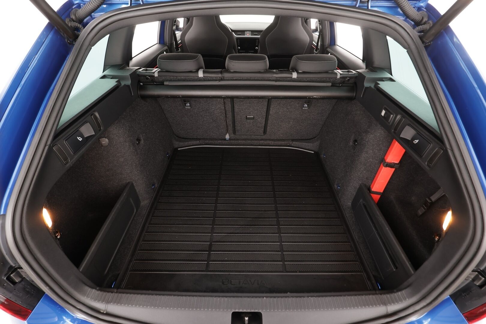 Skoda Octavia 2018 Combi 2,0 TSI RS DSG * Facelift / Webasto / ACC / LED / P.Kamera / Katveavustin / KeylessGO * - Suomi-auto / Kahdet renkaat