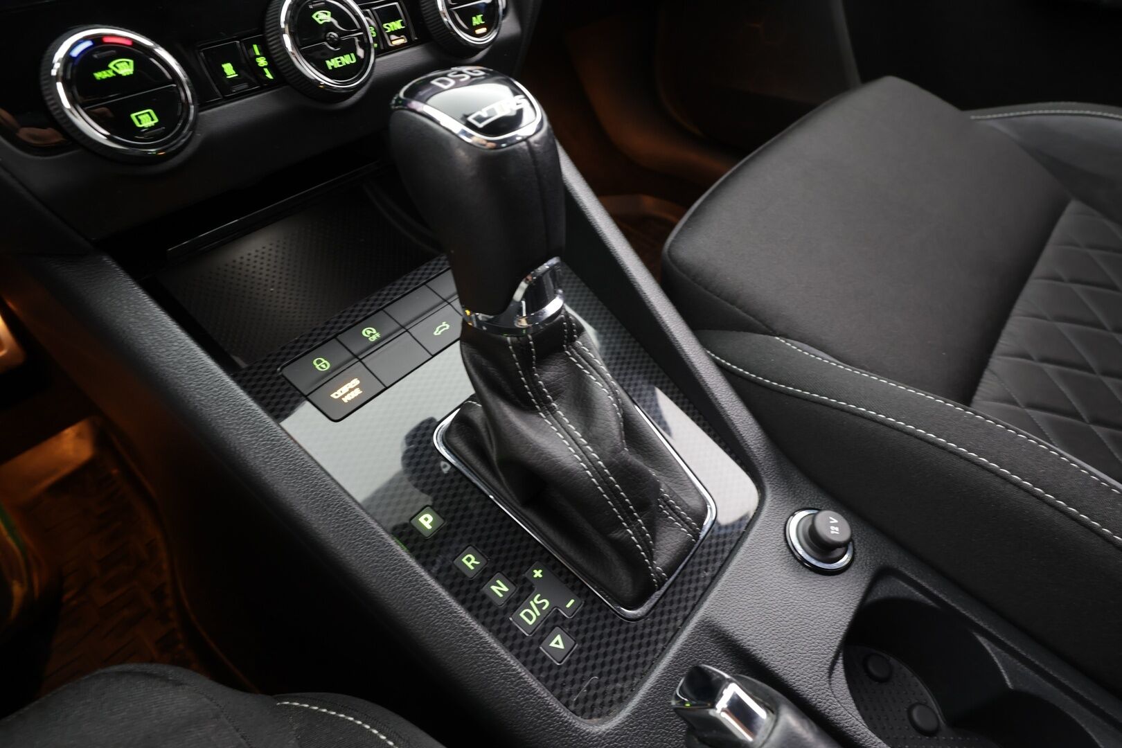 Skoda Octavia 2018 Combi 2,0 TSI RS DSG * Facelift / Webasto / ACC / LED / P.Kamera / Katveavustin / KeylessGO * - Suomi-auto / Kahdet renkaat