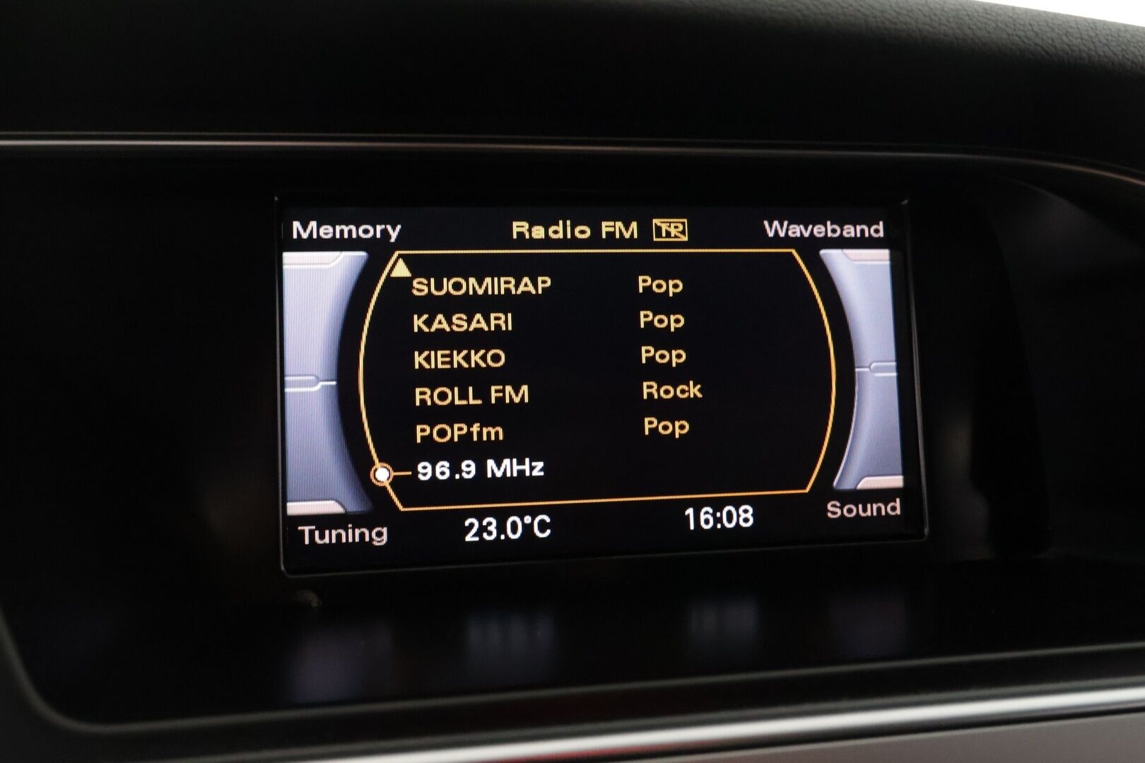 Audi A4 2012 Avant 2,0 TDI 120 kW *Myydään Huutokaupat.comissa!* - | LED | Vähän ajettu! | Siisti! | Vakkari | Keyless | Tutkat | 2x Avaimet sekä renkaat! | HUUTOKAUPAT.COM! |