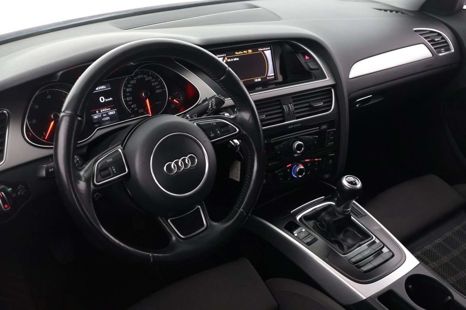 Audi A4 2012 Avant 2,0 TDI 120 kW *Myydään Huutokaupat.comissa!* - | LED | Vähän ajettu! | Siisti! | Vakkari | Keyless | Tutkat | 2x Avaimet sekä renkaat! | HUUTOKAUPAT.COM! |
