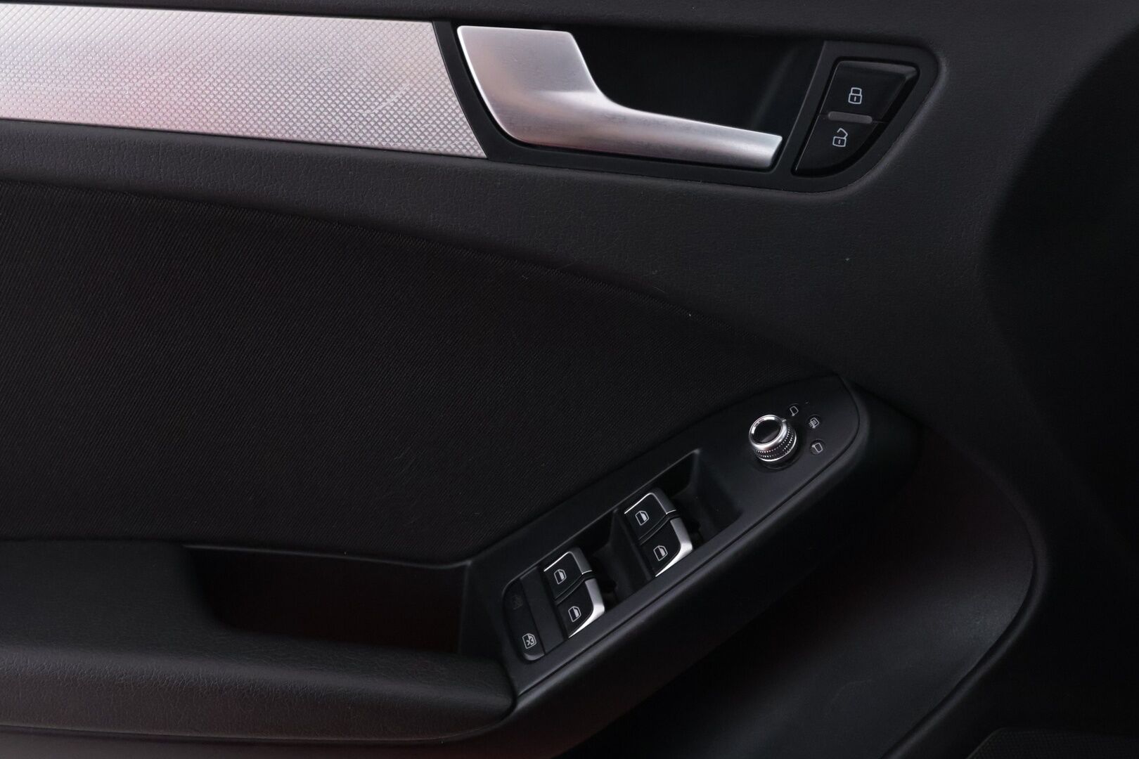 Audi A4 2012 Avant 2,0 TDI 120 kW *Myydään Huutokaupat.comissa!* - | LED | Vähän ajettu! | Siisti! | Vakkari | Keyless | Tutkat | 2x Avaimet sekä renkaat! | HUUTOKAUPAT.COM! |