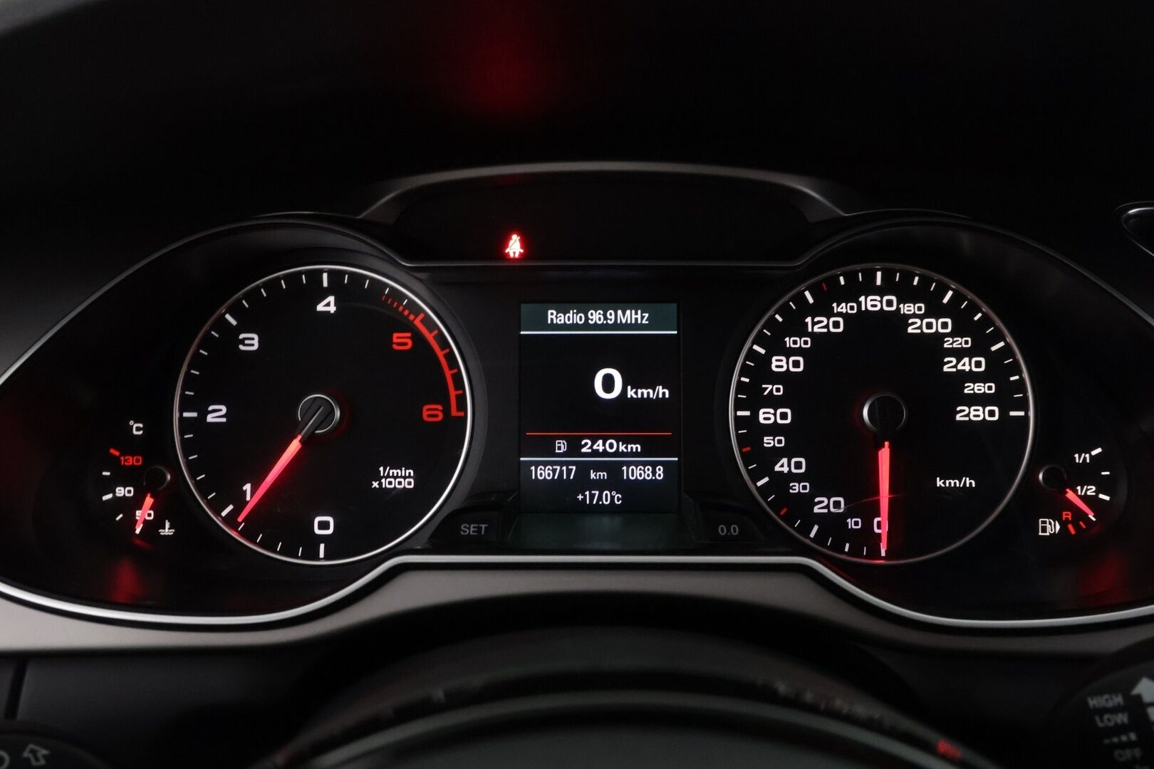 Audi A4 2012 Avant 2,0 TDI 120 kW *Myydään Huutokaupat.comissa!* - | LED | Vähän ajettu! | Siisti! | Vakkari | Keyless | Tutkat | 2x Avaimet sekä renkaat! | HUUTOKAUPAT.COM! |