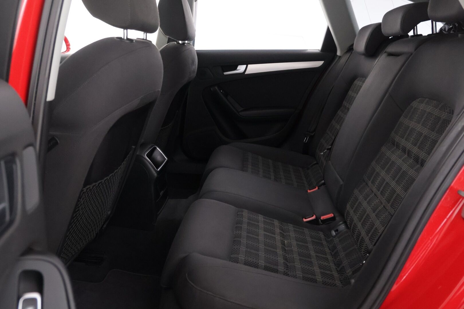 Audi A4 2012 Avant 2,0 TDI 120 kW *Myydään Huutokaupat.comissa!* - | LED | Vähän ajettu! | Siisti! | Vakkari | Keyless | Tutkat | 2x Avaimet sekä renkaat! | HUUTOKAUPAT.COM! |