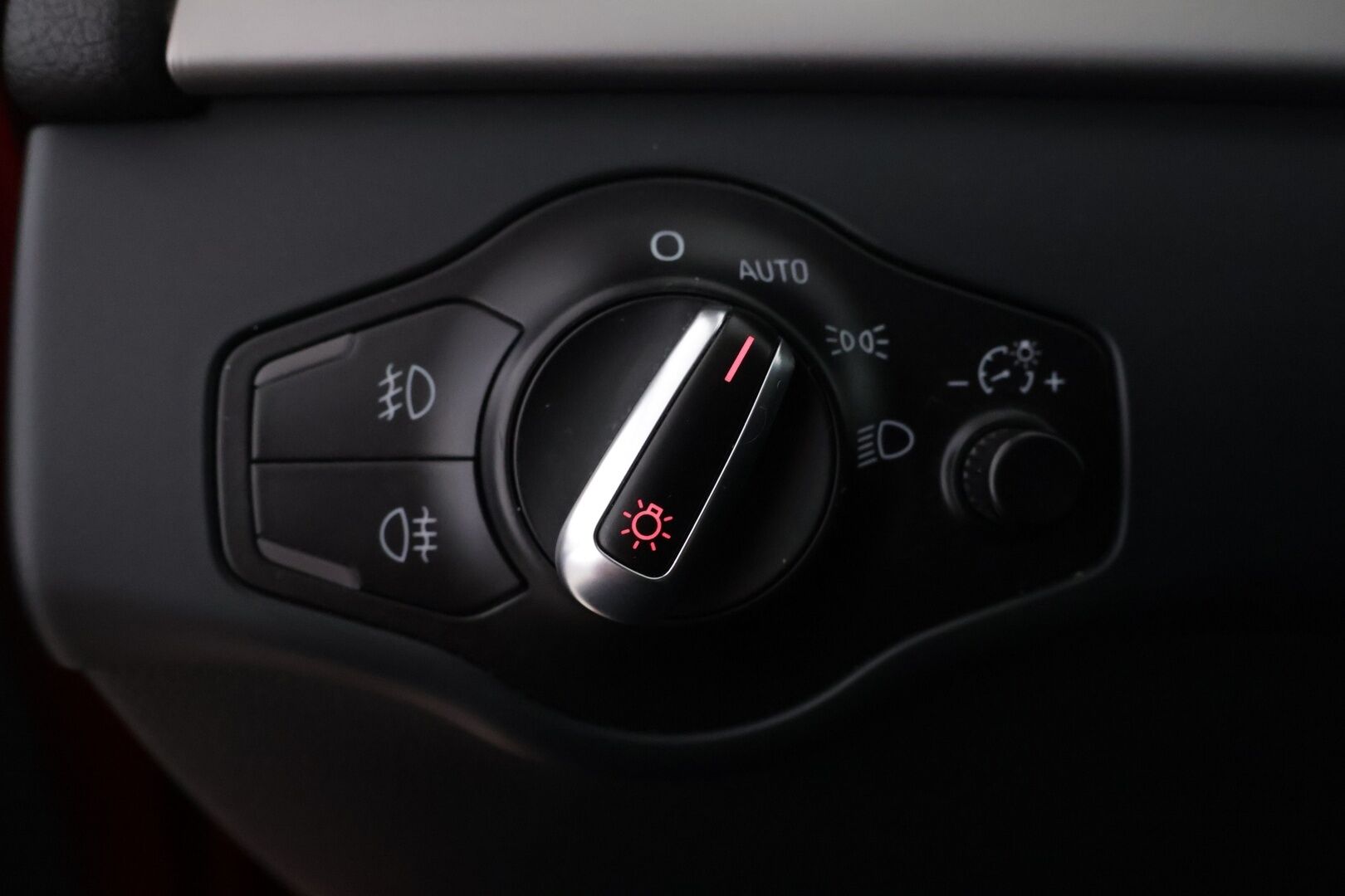 Audi A4 2012 Avant 2,0 TDI 120 kW *Myydään Huutokaupat.comissa!* - | LED | Vähän ajettu! | Siisti! | Vakkari | Keyless | Tutkat | 2x Avaimet sekä renkaat! | HUUTOKAUPAT.COM! |