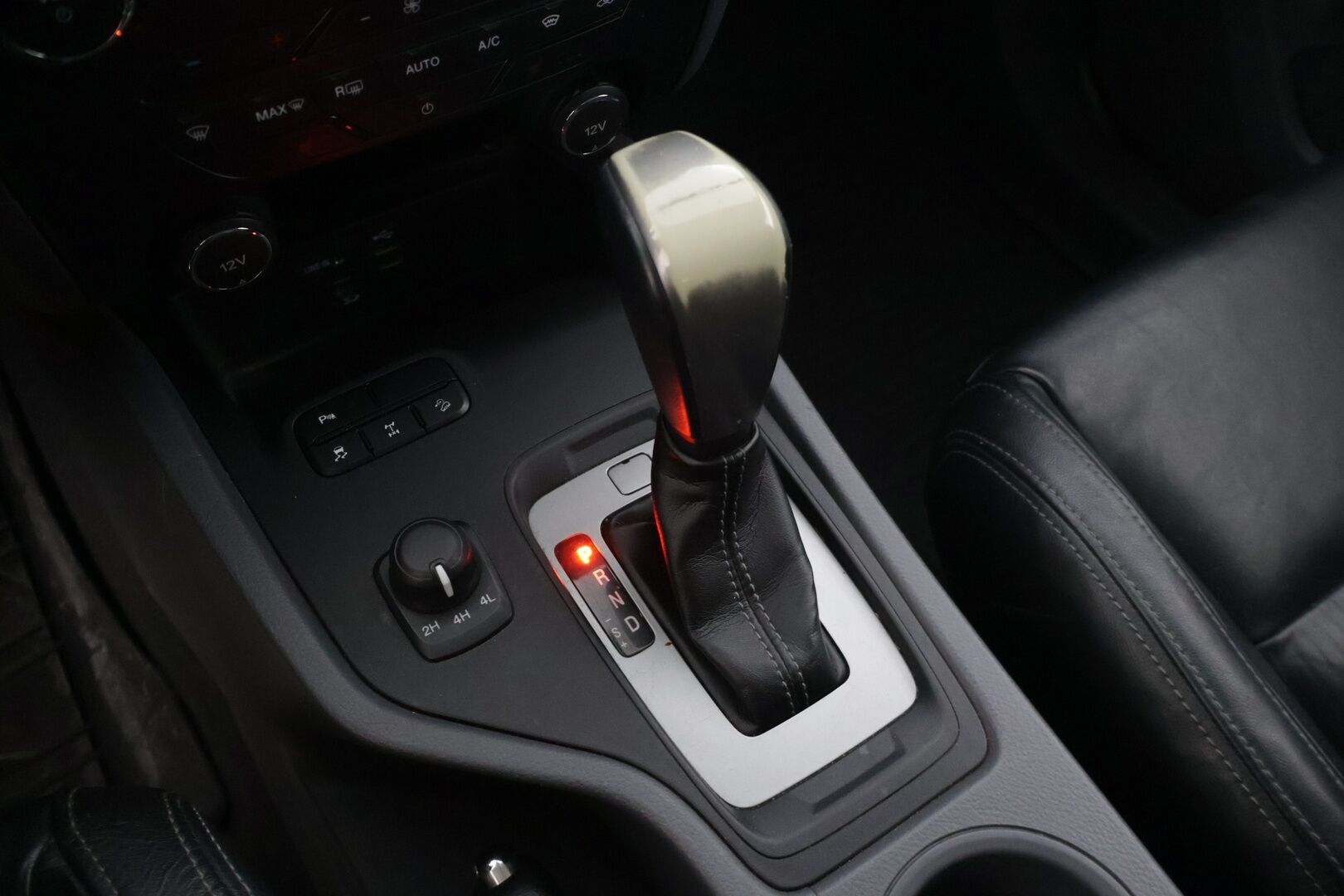 Ford Ranger 2017 Double Cab 3,2TDCi 200 hv Limited 4x4 * Vetokoukku / Peruutuskamera / Lohkolämmitin / Lämm. tuulilasi / Nahkasisusta * - Rekisteröity pakettiautoksi / 3500kg vetomassa