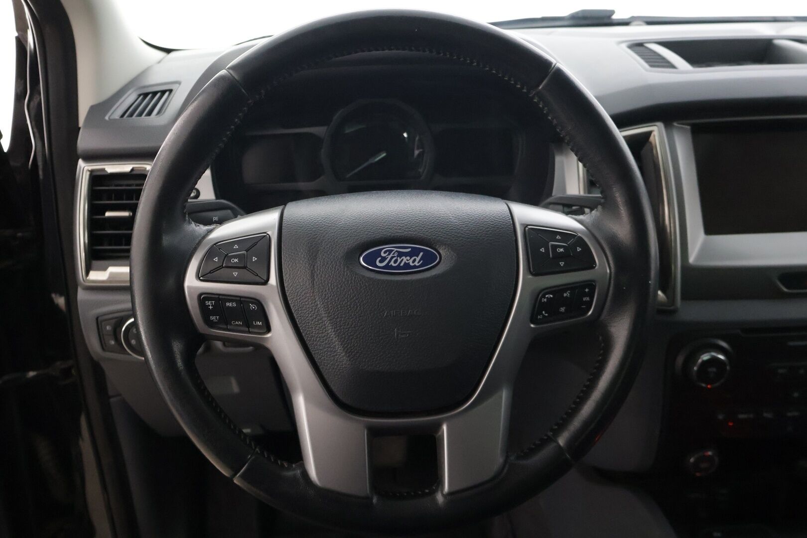 Ford Ranger 2017 Double Cab 3,2TDCi 200 hv Limited 4x4 * Vetokoukku / Peruutuskamera / Lohkolämmitin / Lämm. tuulilasi / Nahkasisusta * - Rekisteröity pakettiautoksi / 3500kg vetomassa