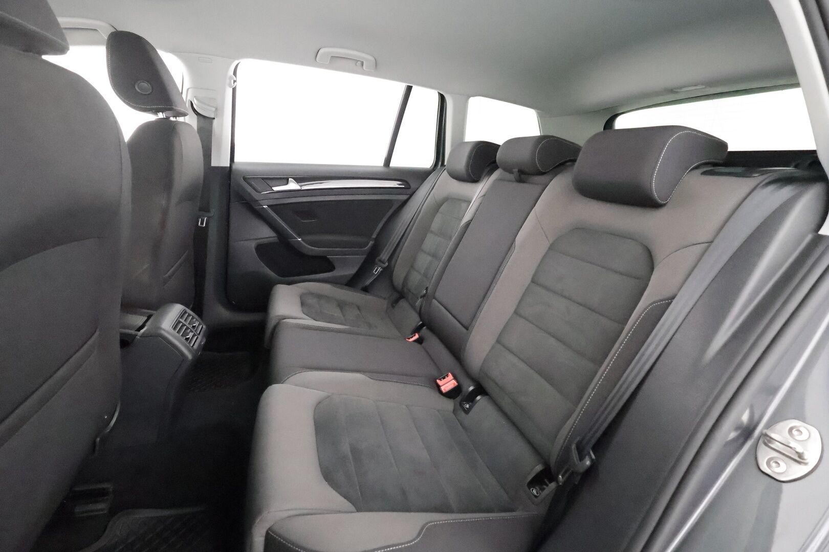 Volkswagen Golf 2017 Variant Highline 1,4 TSI 110 kW (150 hv) DSG-automaatti - | ACC | Webasto | Koukku | Digimittaristo | P.kamera | Navi | LED | Keyless | Apple & Android | Front Assist | 2x renkaat aluin | Suomiauto |