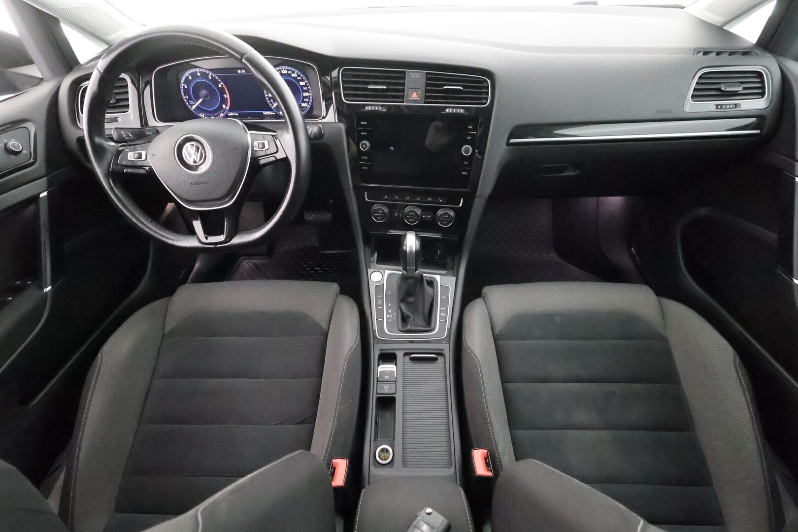 Volkswagen Golf 2017 Variant Highline 1,4 TSI 110 kW (150 hv) DSG-automaatti - | ACC | Webasto | Koukku | Digimittaristo | P.kamera | Navi | LED | Keyless | Apple & Android | Front Assist | 2x renkaat aluin | Suomiauto |