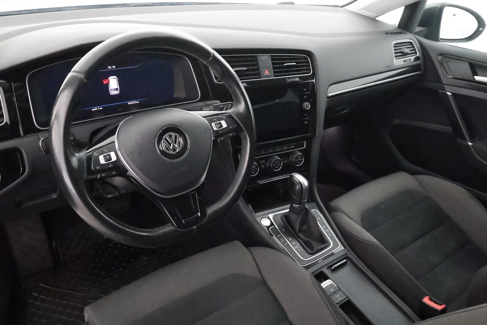 Volkswagen Golf 2017 Variant Highline 1,4 TSI 110 kW (150 hv) DSG-automaatti - | ACC | Webasto | Koukku | Digimittaristo | P.kamera | Navi | LED | Keyless | Apple & Android | Front Assist | 2x renkaat aluin | Suomiauto |