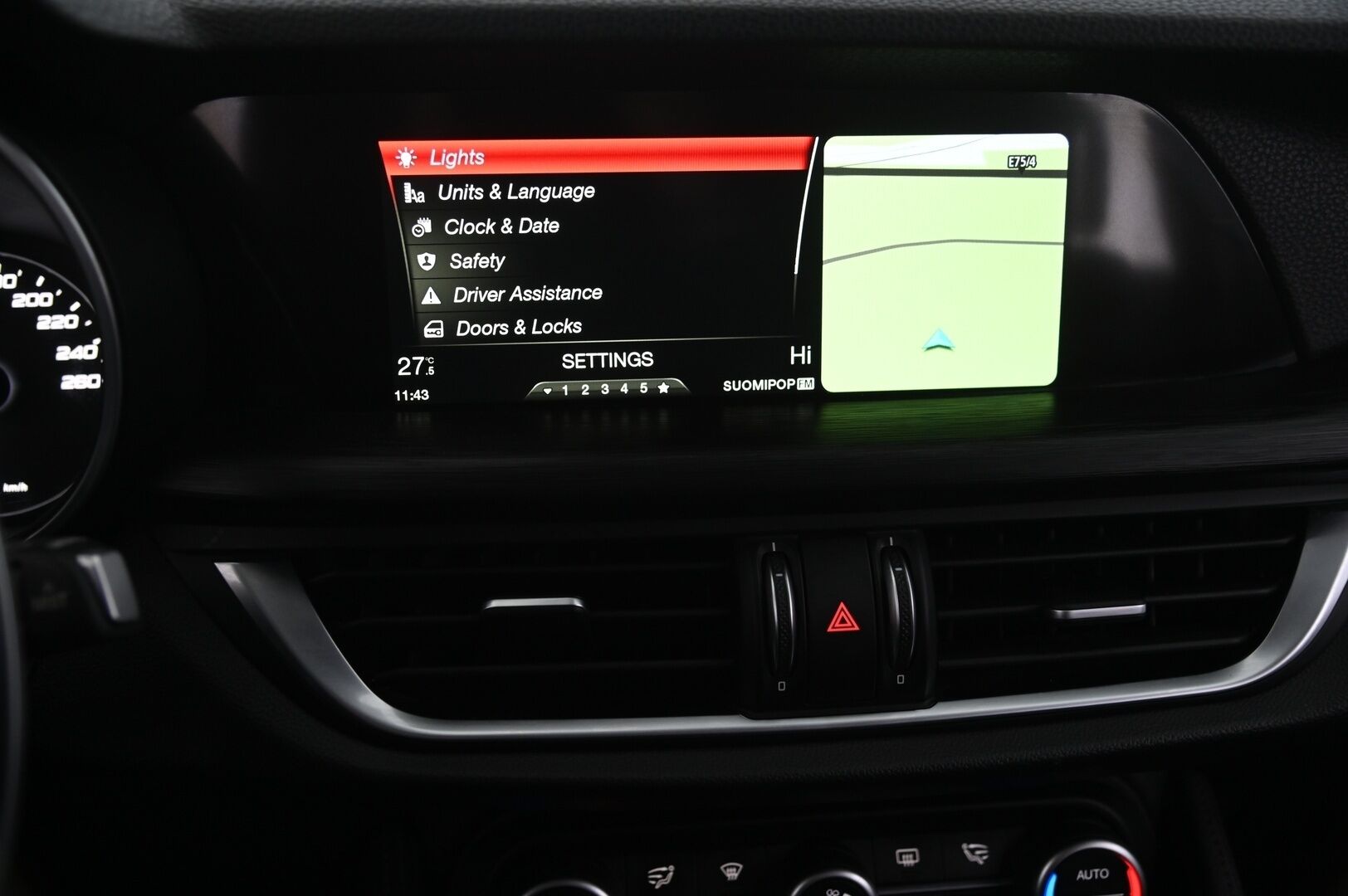 Alfa Romeo Stelvio 2019 2,2 Diesel 210hp AT8 AWD Super - Muistipenkki | Keyless | Kamera | Suomiauto | Lohko | Ratinlämmitin | 2x alut | S-kontti - KORKO VAIN 3,99 %