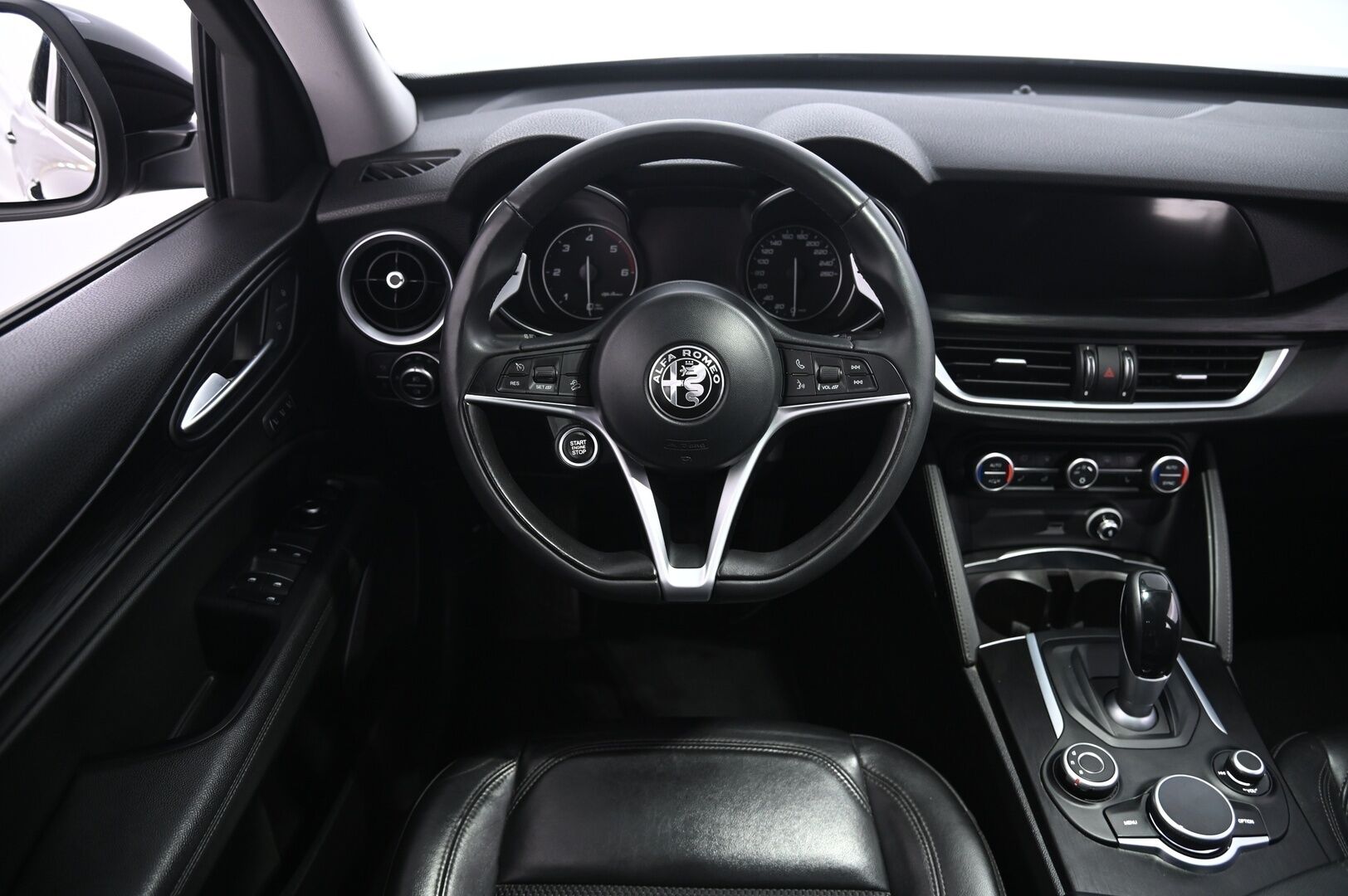 Alfa Romeo Stelvio 2019 2,2 Diesel 210hp AT8 AWD Super - Muistipenkki | Keyless | Kamera | Suomiauto | Lohko | Ratinlämmitin | 2x alut | S-kontti - KORKO VAIN 3,99 %