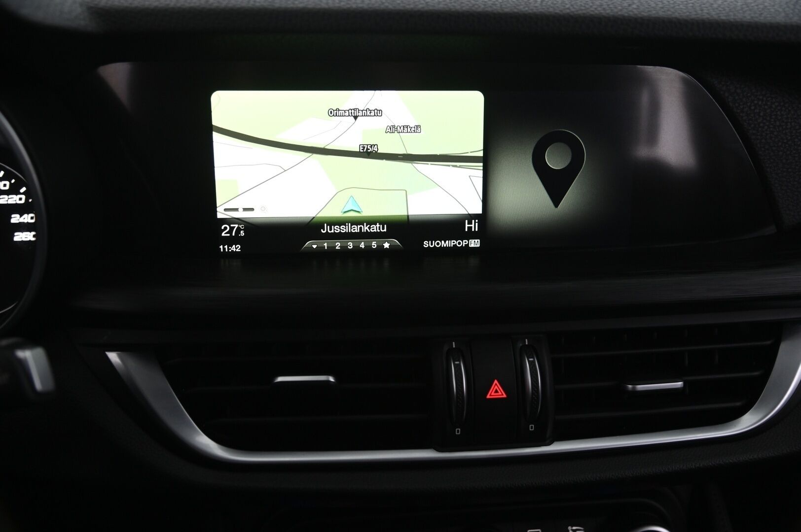 Alfa Romeo Stelvio 2019 2,2 Diesel 210hp AT8 AWD Super - Muistipenkki | Keyless | Kamera | Suomiauto | Lohko | Ratinlämmitin | 2x alut | S-kontti - KORKO VAIN 3,99 %