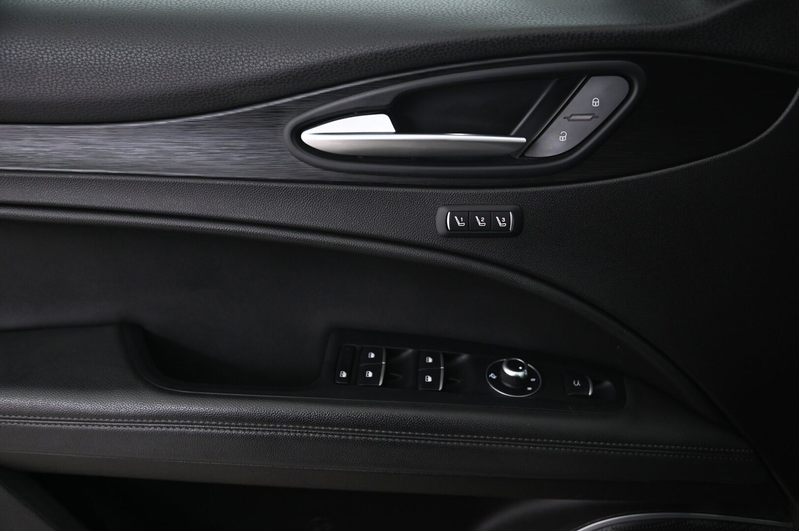 Alfa Romeo Stelvio 2019 2,2 Diesel 210hp AT8 AWD Super - Muistipenkki | Keyless | Kamera | Suomiauto | Lohko | Ratinlämmitin | 2x alut | S-kontti - KORKO VAIN 3,99 %