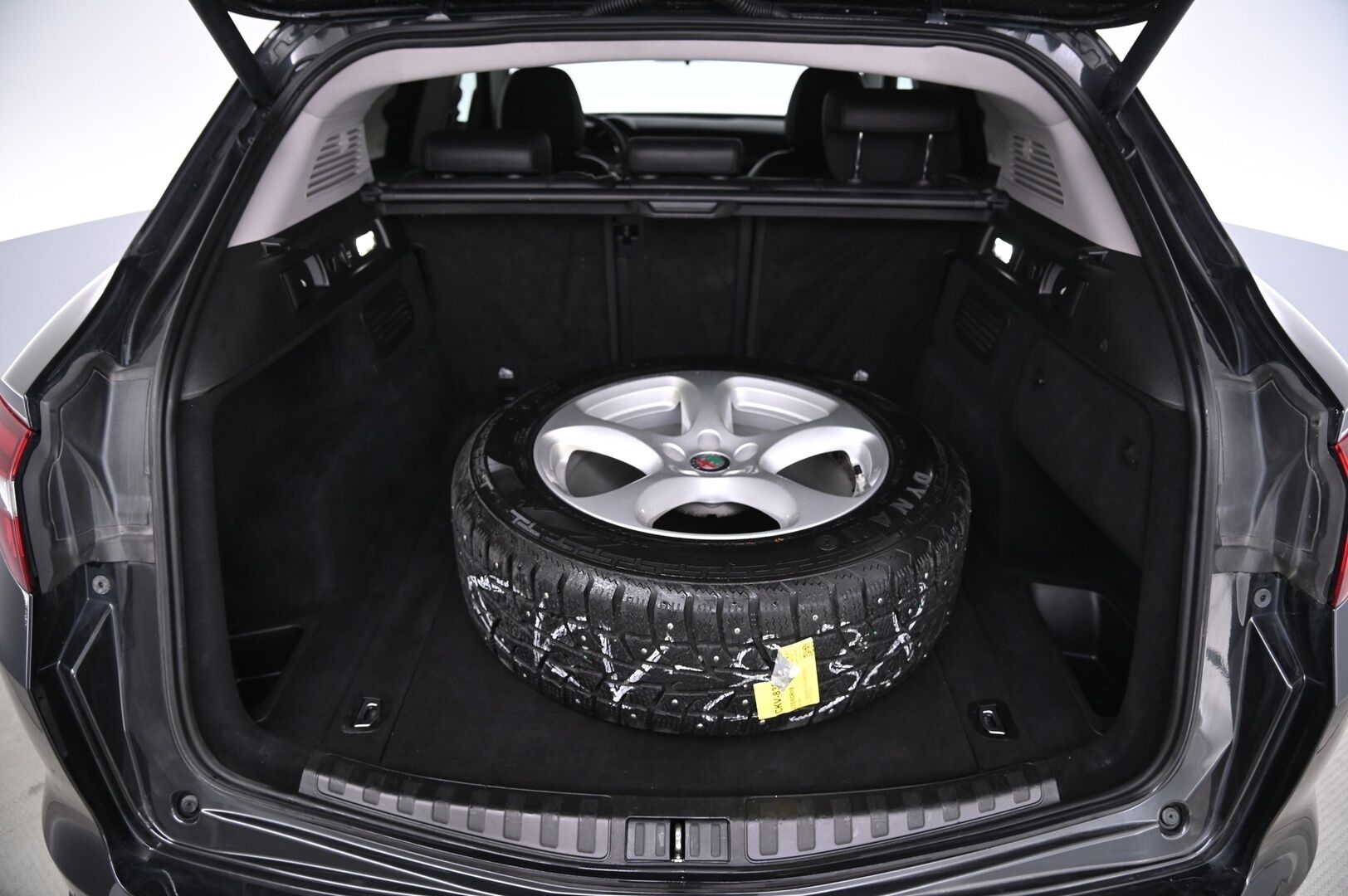 Alfa Romeo Stelvio 2019 2,2 Diesel 210hp AT8 AWD Super - Muistipenkki | Keyless | Kamera | Suomiauto | Lohko | Ratinlämmitin | 2x alut | S-kontti - KORKO VAIN 3,99 %