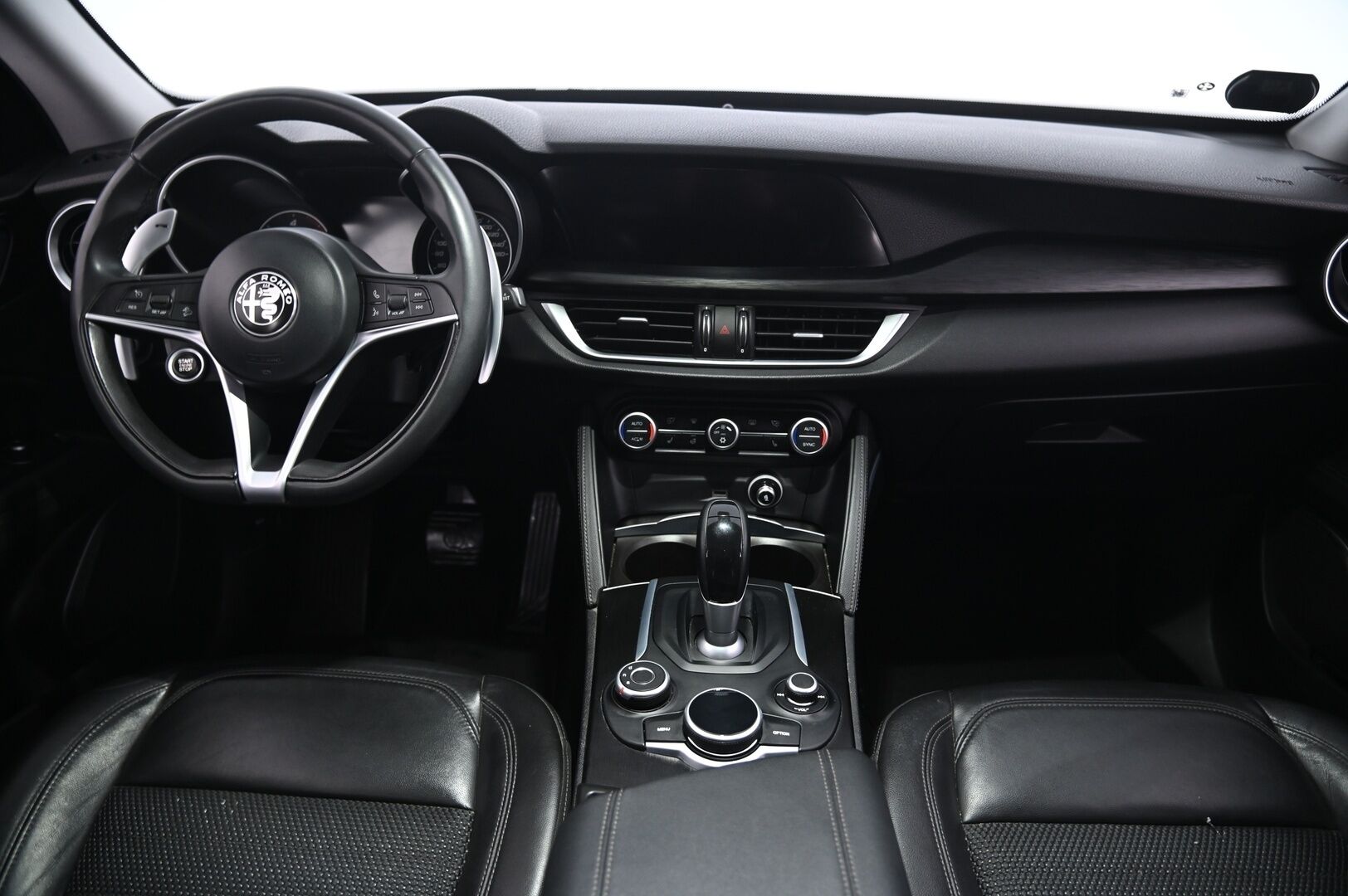 Alfa Romeo Stelvio 2019 2,2 Diesel 210hp AT8 AWD Super - Muistipenkki | Keyless | Kamera | Suomiauto | Lohko | Ratinlämmitin | 2x alut | S-kontti - KORKO VAIN 3,99 %