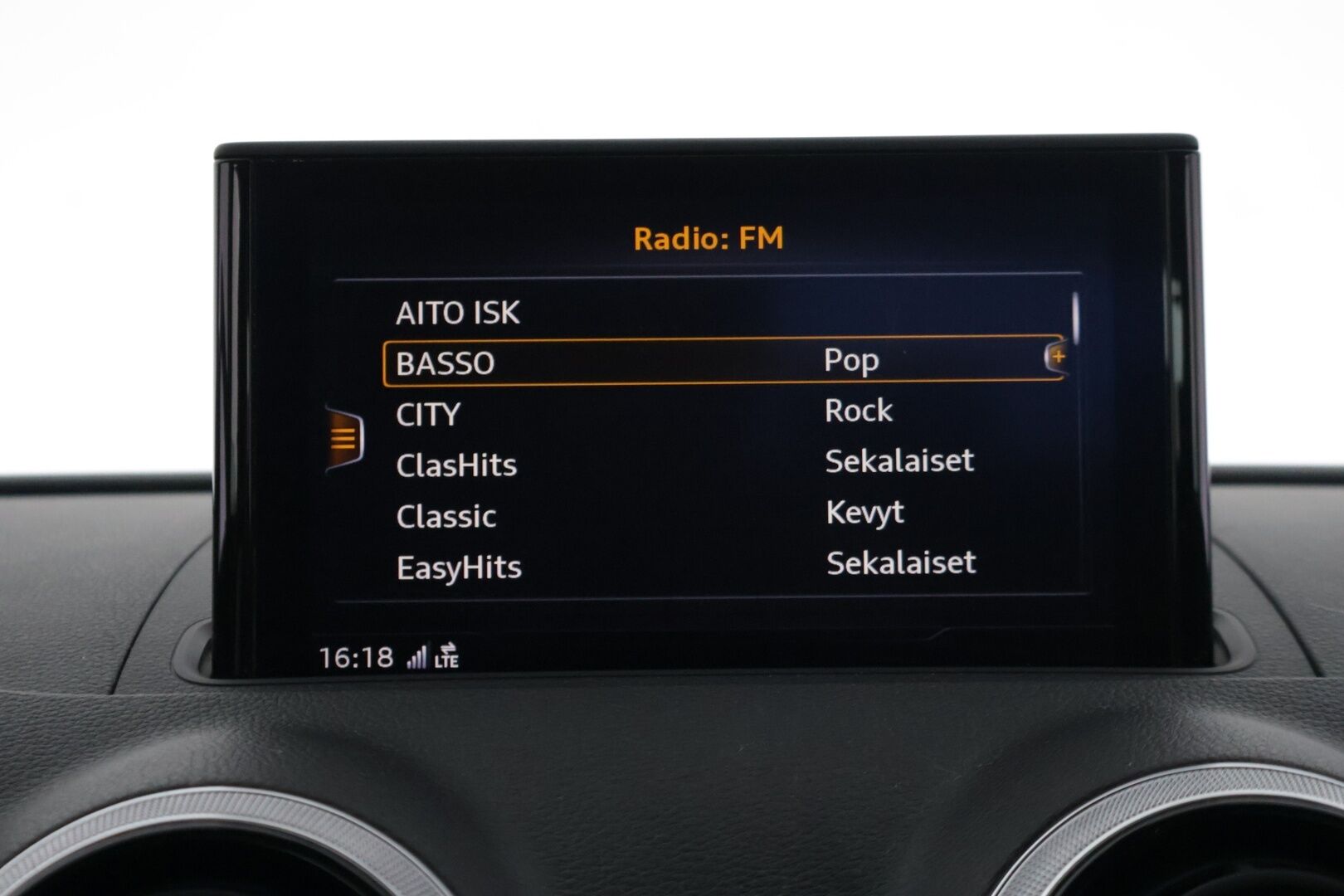 Audi A3 2018 1.6 TDI Sportback Business ** Suomi-Auto / Siisti! / Vakkari / Nahka-Alcantara - Taloudellinen / Facelift / Huippu renkaat - HULLUT AVAJAISHULINAT KORKOTARJOUS 3,29 %