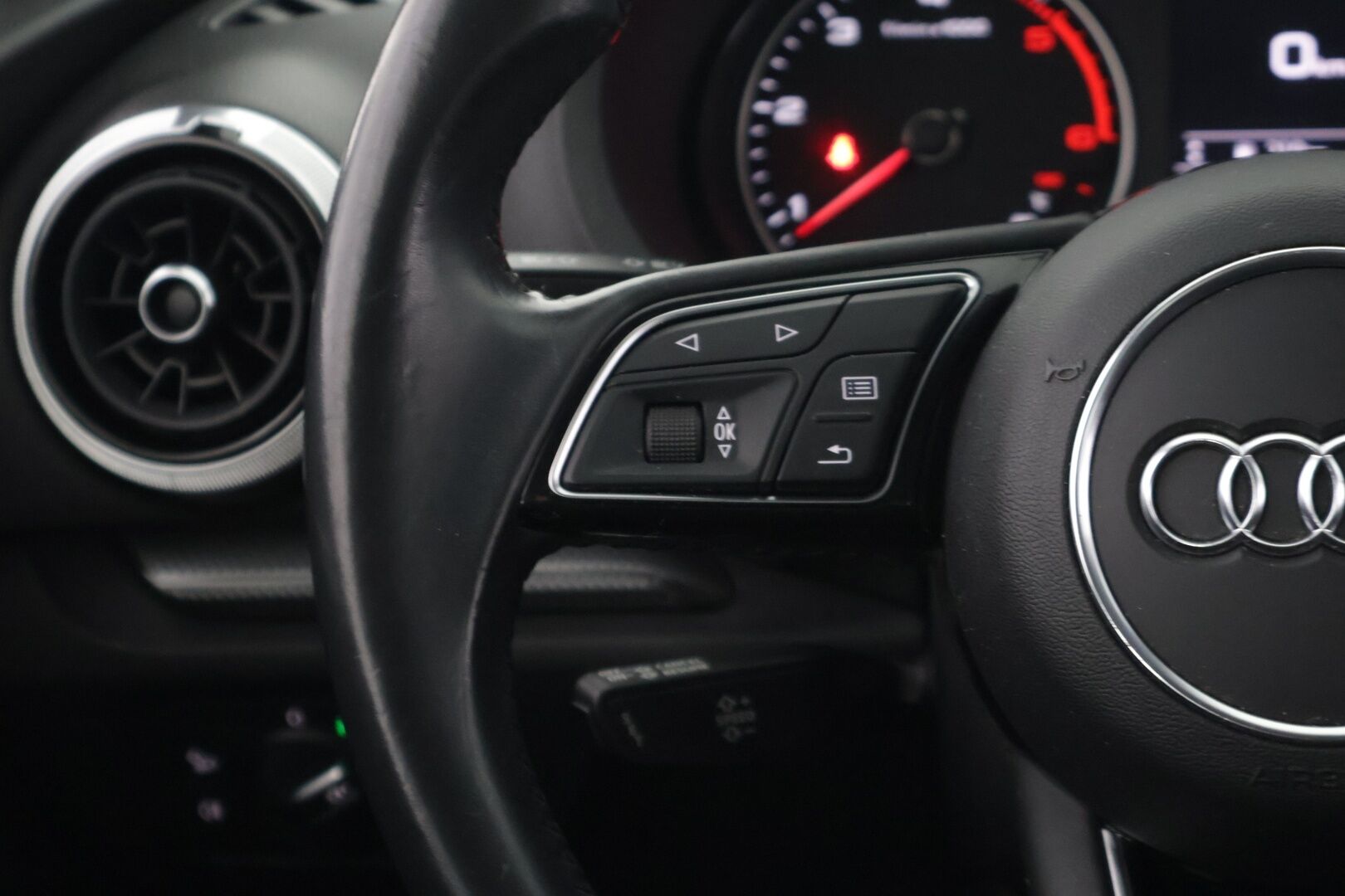 Audi A3 2018 1.6 TDI Sportback Business ** Suomi-Auto / Siisti! / Vakkari / Nahka-Alcantara - Taloudellinen / Facelift / Huippu renkaat - HULLUT AVAJAISHULINAT KORKOTARJOUS 3,29 %