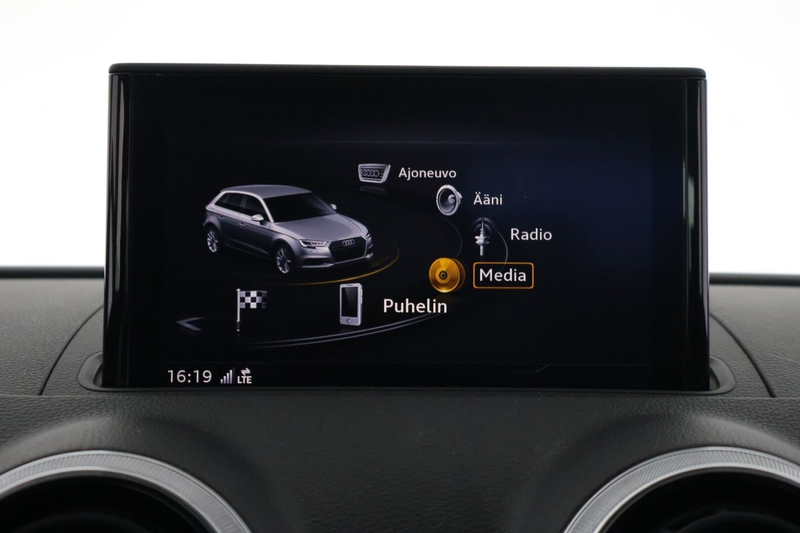 Audi A3 2018 A3 Sportback Business - Suomi-Auto / Siisti! / Vakkari / Nahka-Alcantara - HULLU BLACKWEEK KORKOTARJOUS 2,49%