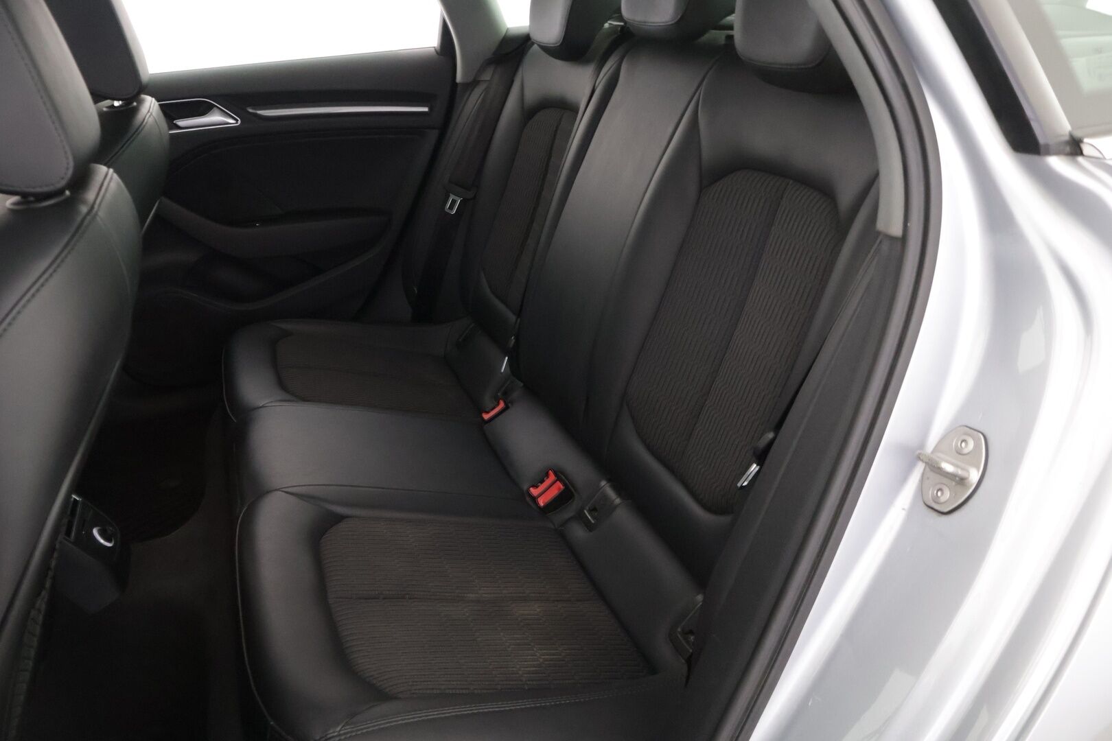 Audi A3 2018 1.6 TDI Sportback Business ** Suomi-Auto / Siisti! / Vakkari / Nahka-Alcantara - Taloudellinen / Facelift / Huippu renkaat - HULLUT AVAJAISHULINAT KORKOTARJOUS 3,29 %